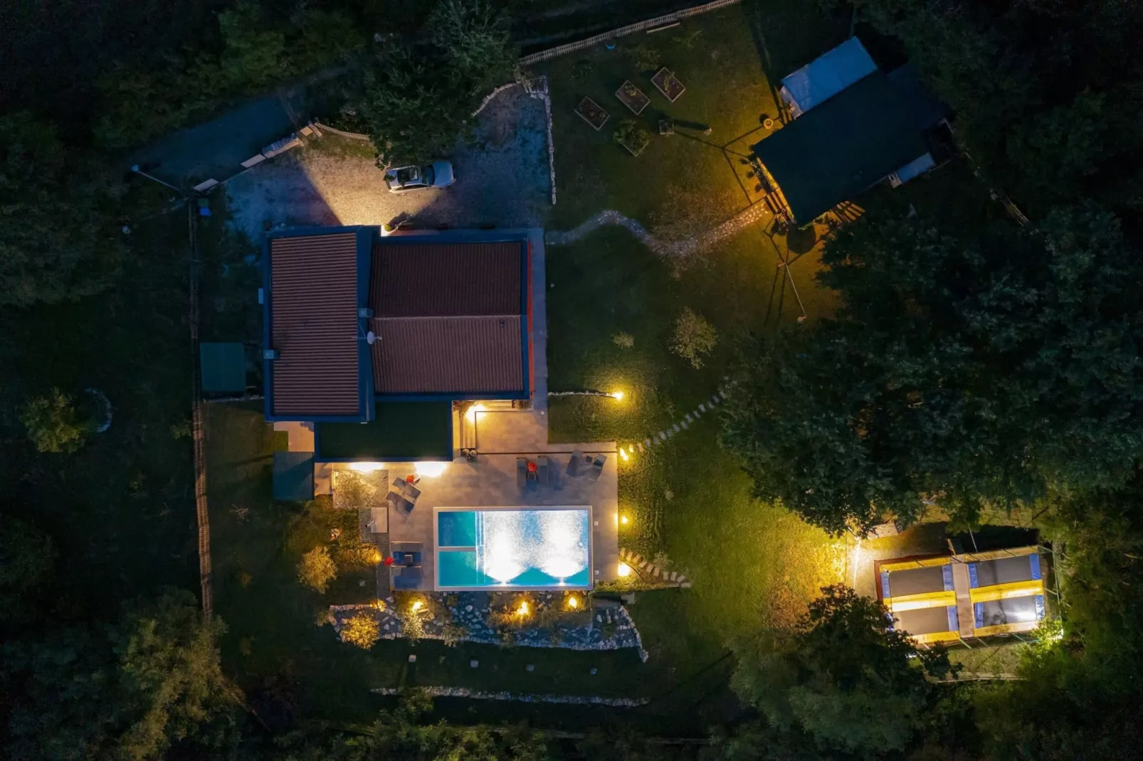 Red House Kraj Drage - Oasis in the Nature-Zwembad