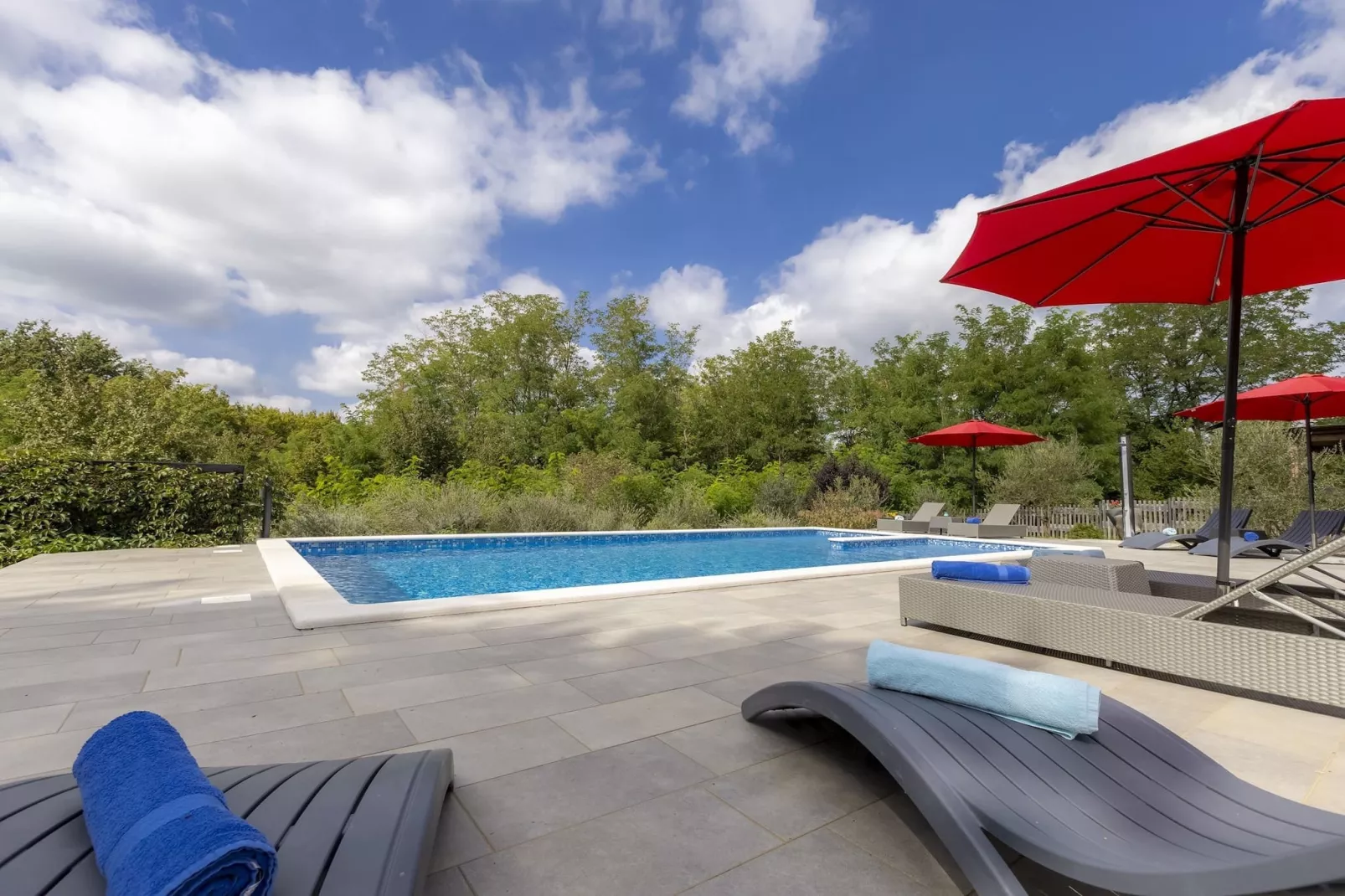 Red House Kraj Drage - Oasis in the Nature-Zwembad