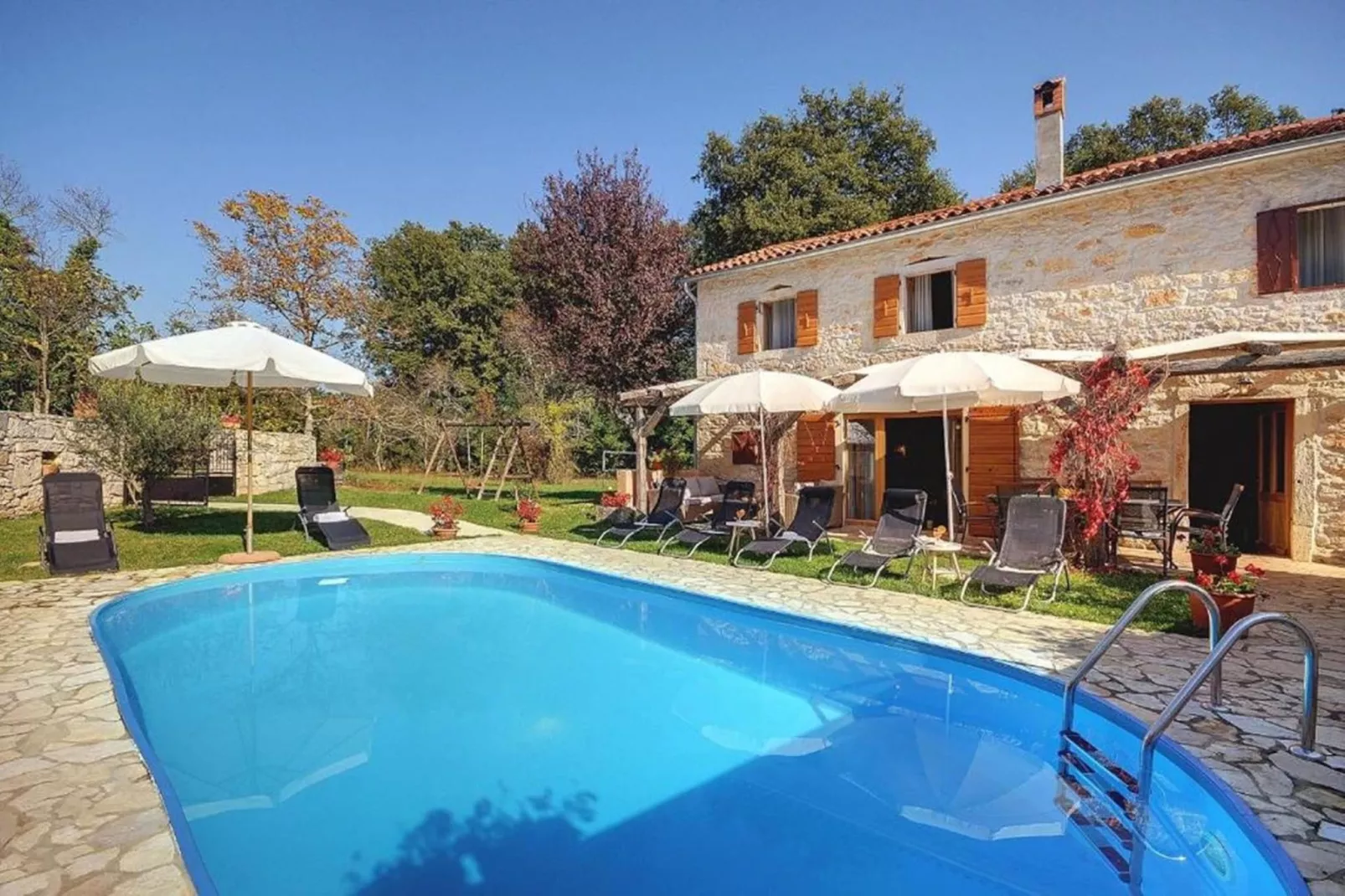 Villa Katherine with Pool and Game Room-Buitenkant zomer