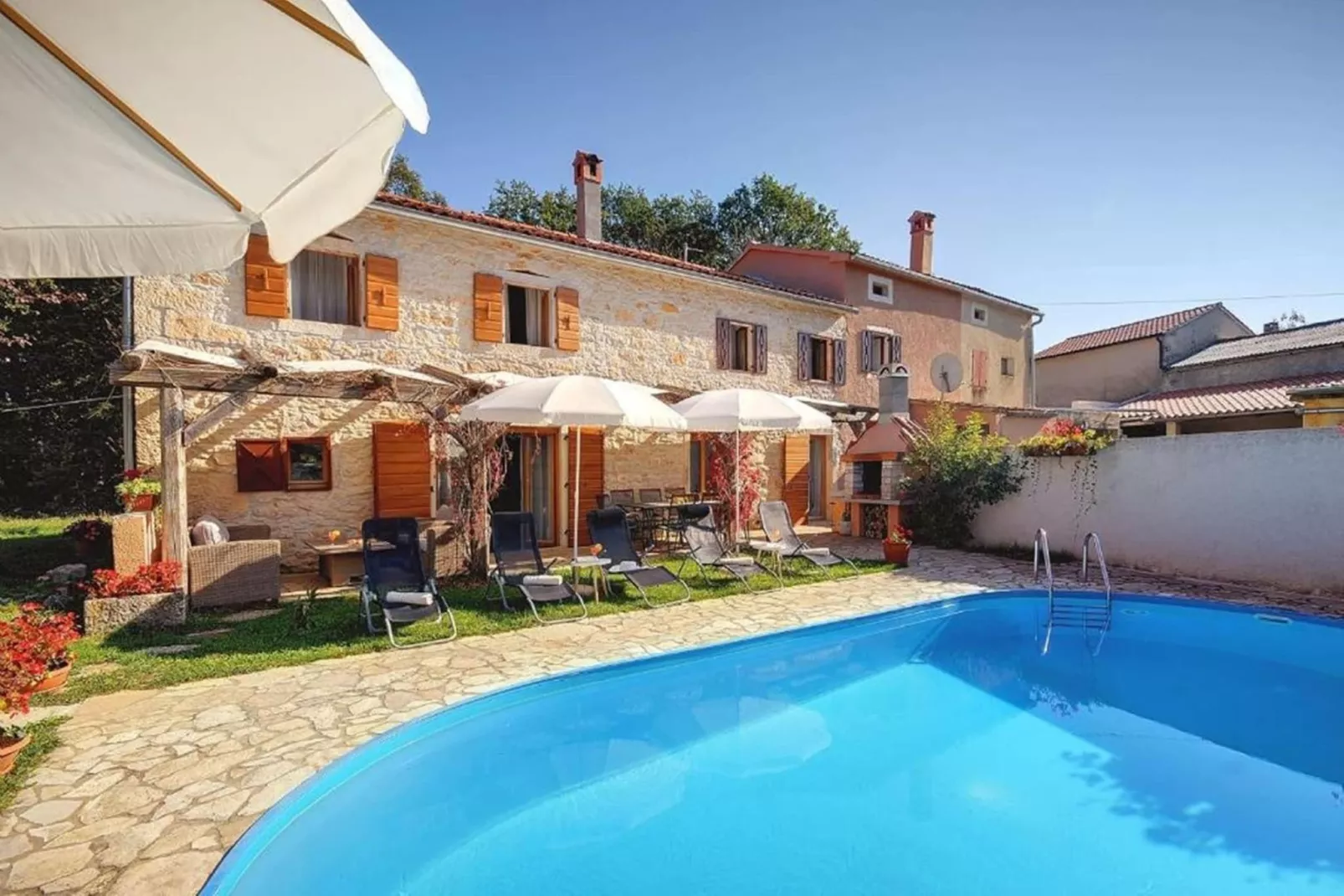 Villa Katherine with Pool and Game Room-Buitenkant zomer