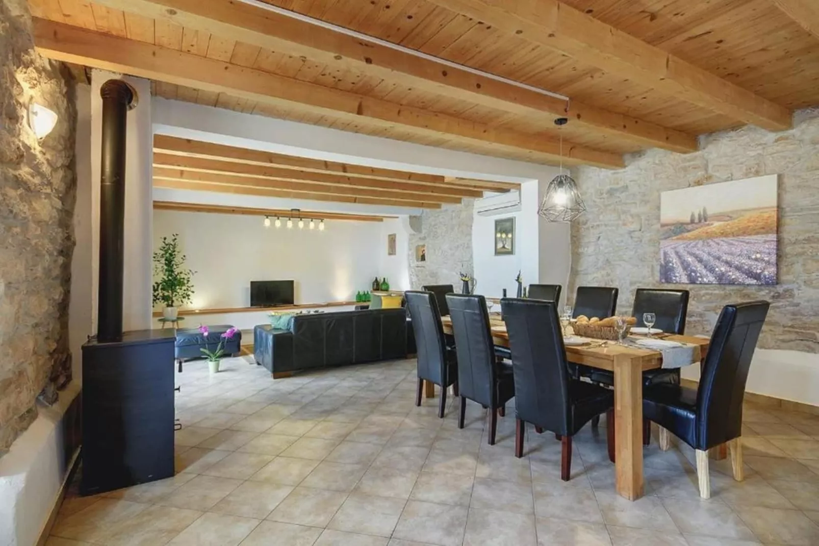Villa Katherine with Pool and Game Room-Eetkamer