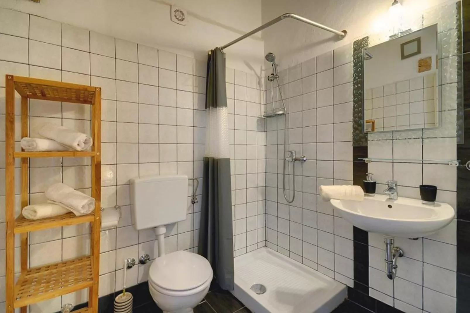 Villa Katherine with Pool and Game Room-Badkamer