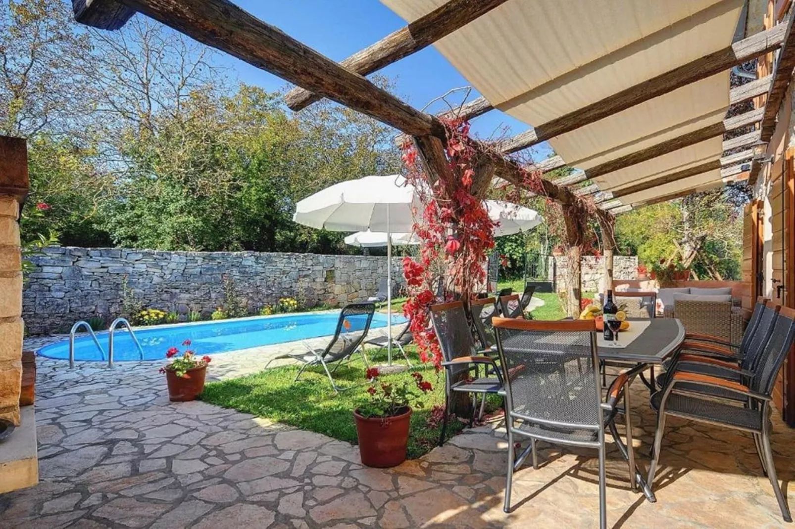 Villa Katherine with Pool and Game Room-Terrasbalkon
