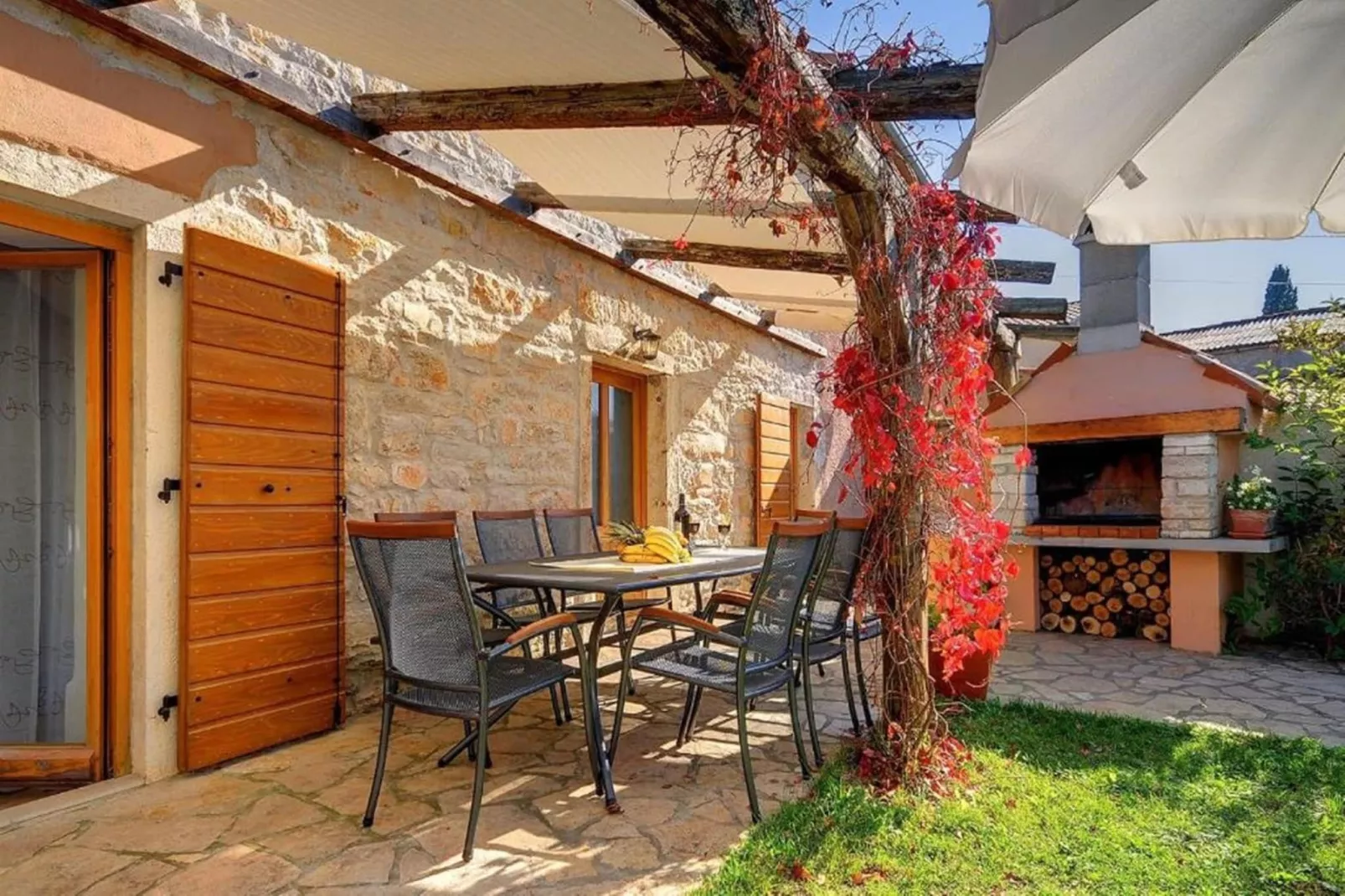 Villa Katherine with Pool and Game Room-Terrasbalkon