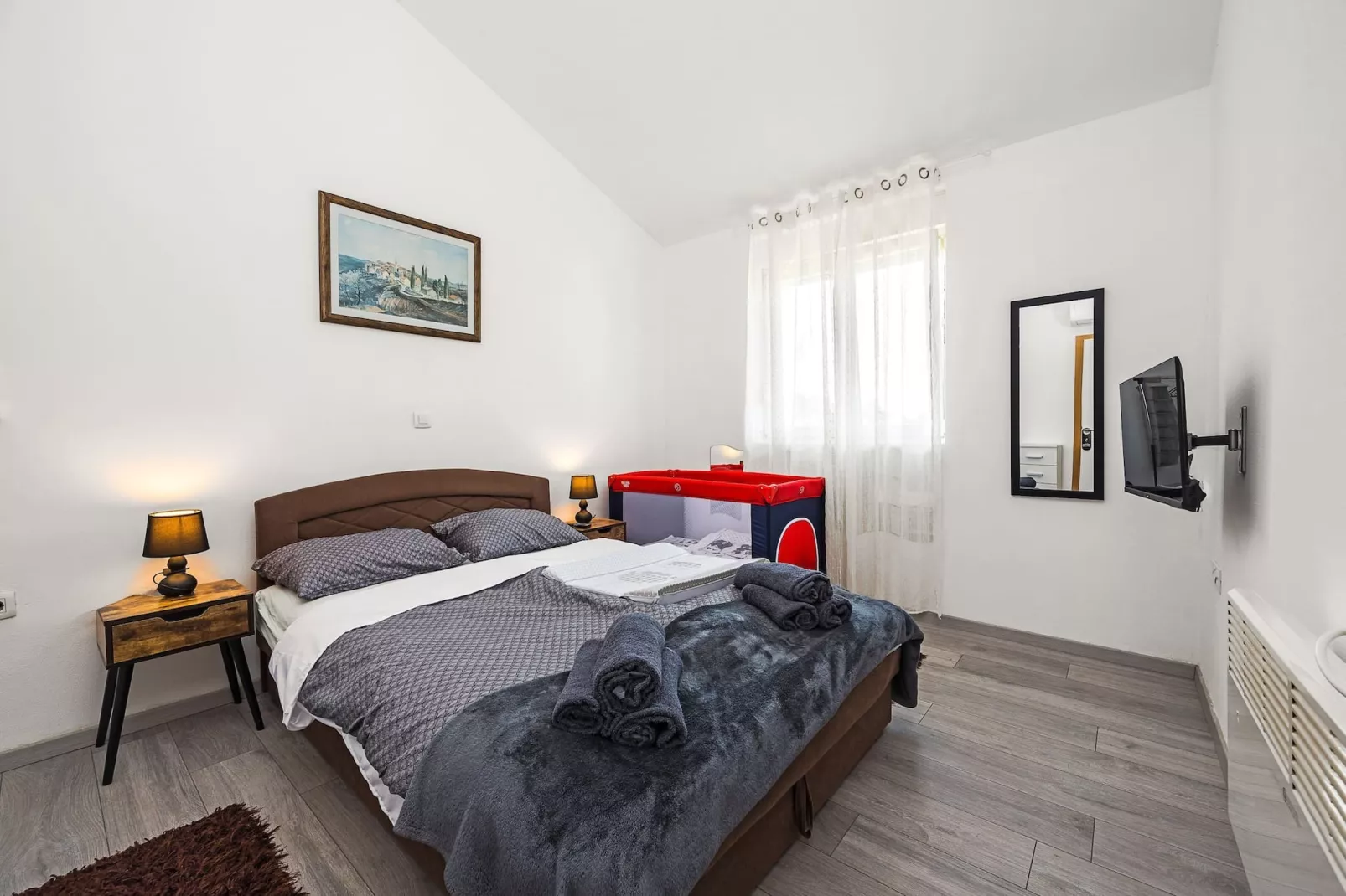 Villa Jakov with Private Pool-Slaapkamer