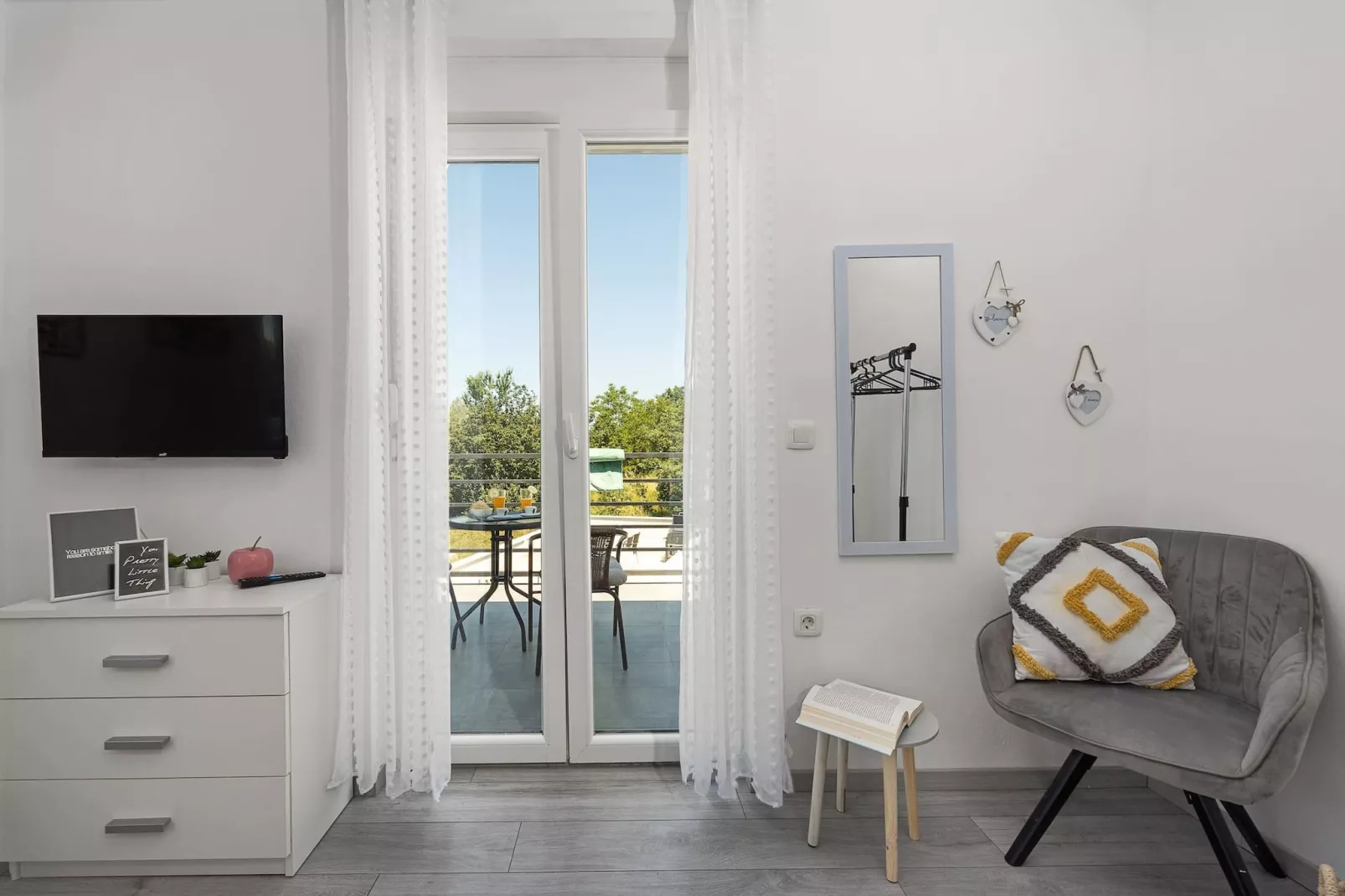 Villa Jakov with Private Pool-Slaapkamer