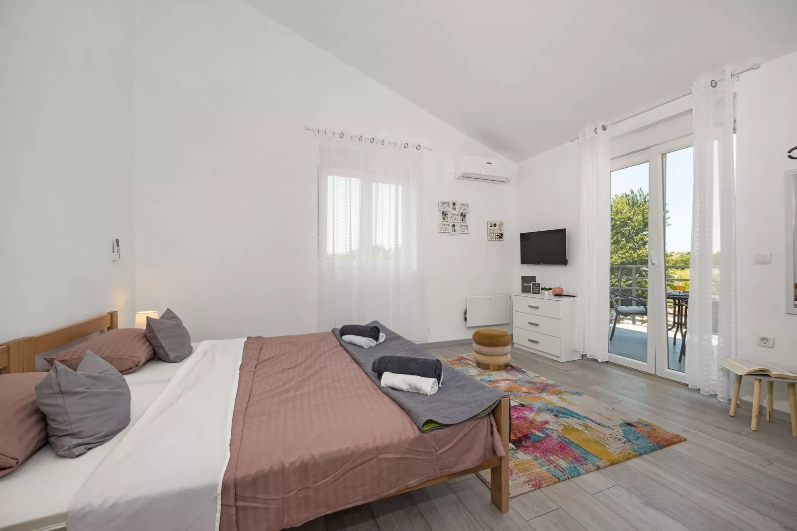 Villa Jakov with Private Pool-Slaapkamer