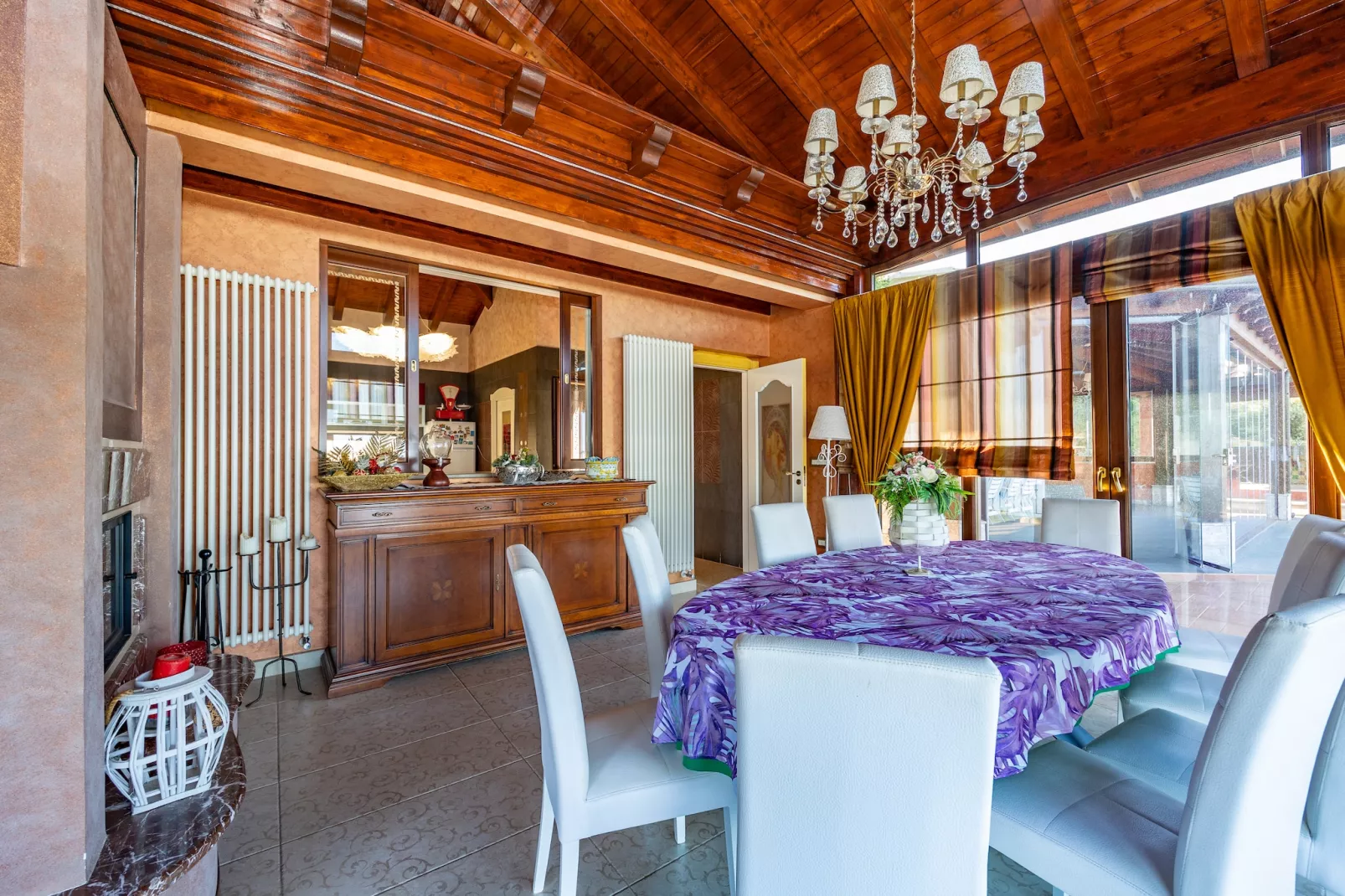 Villa Rosaria-Eetkamer