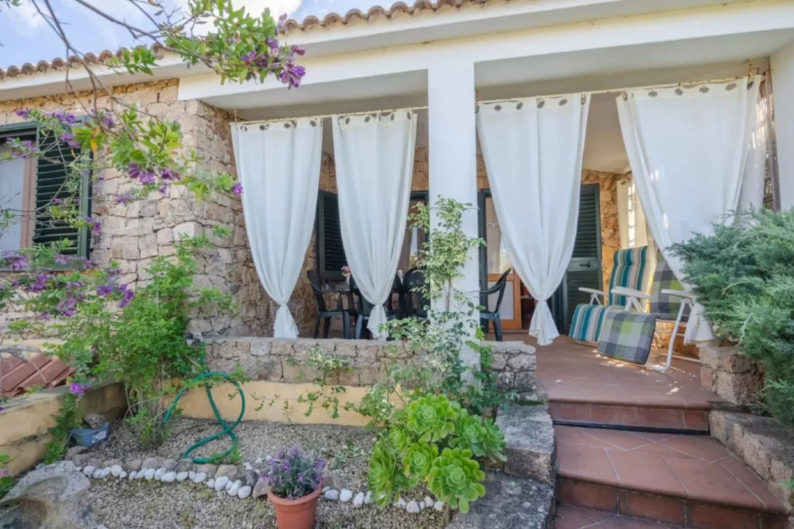 Casa Li Feruli-Buitenkant zomer