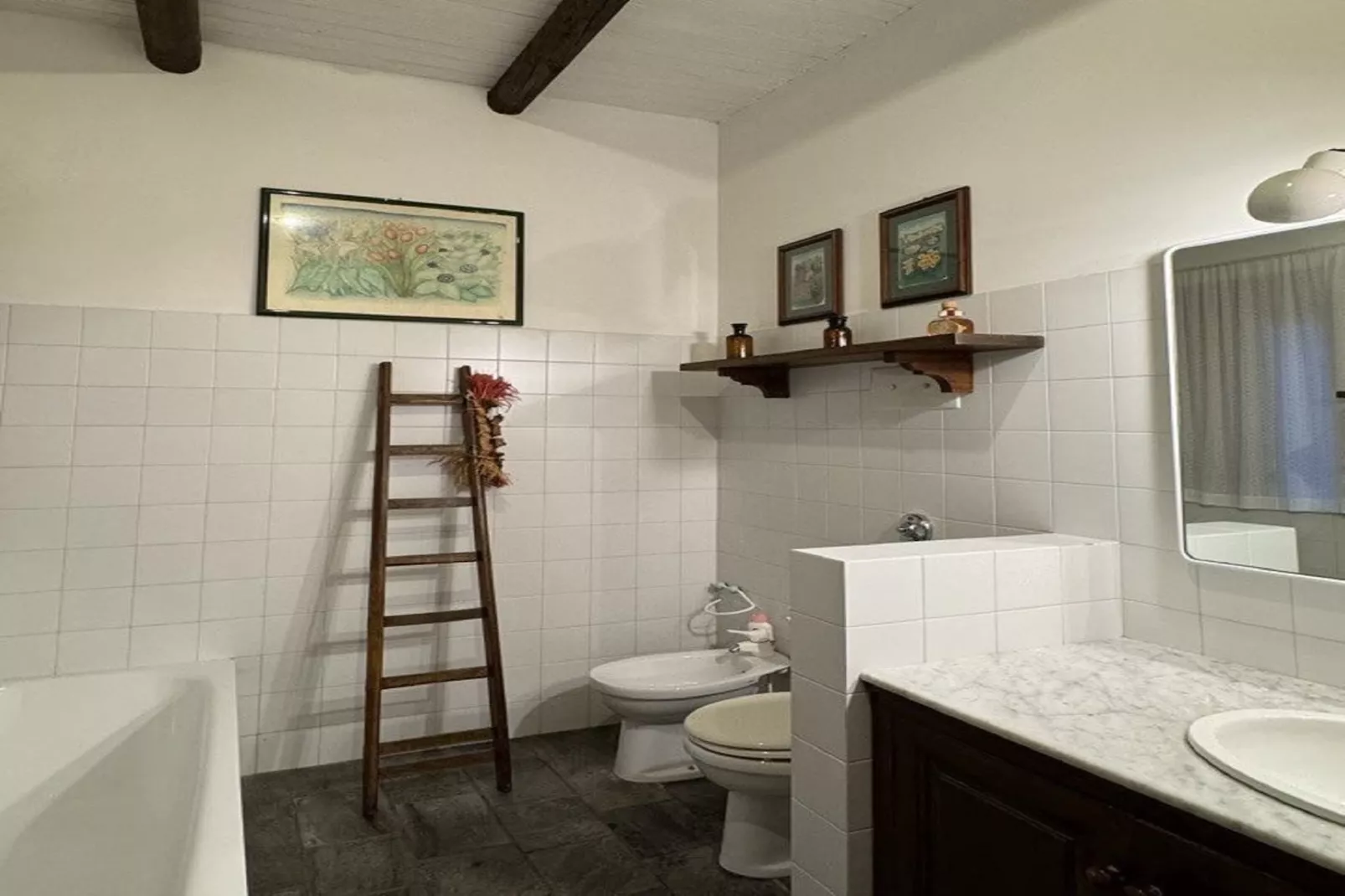 Villa Castelbuono-Badkamer