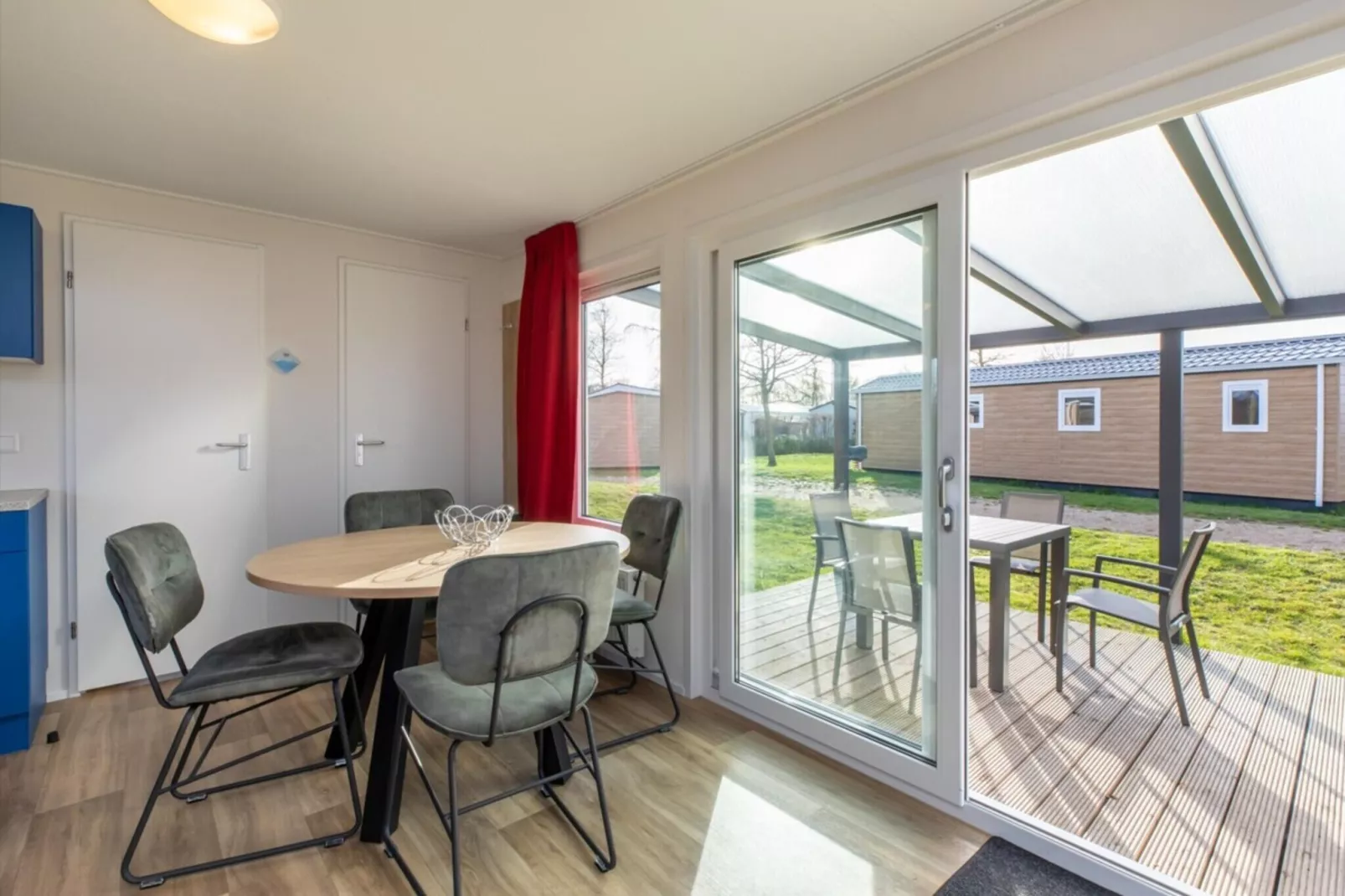 Chalet - Camping de Duinhoeve 'Bosdier'-Eetkamer