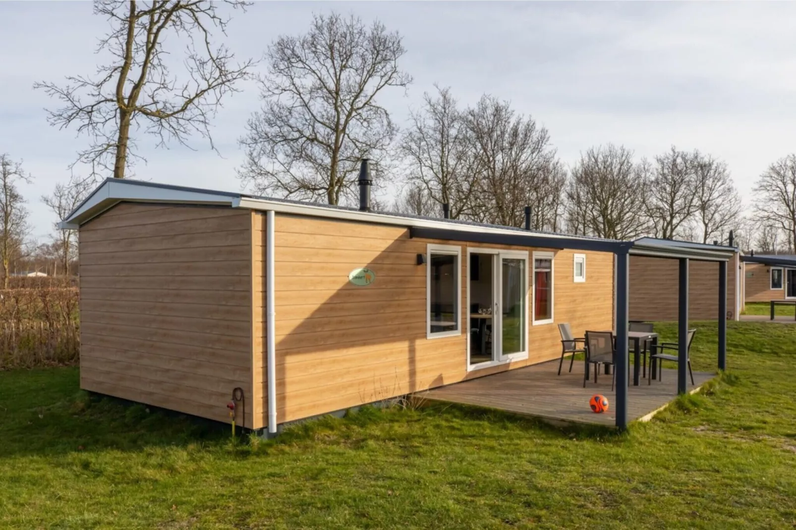Chalet - Camping de Duinhoeve 'Bosdier'-Buitenkant zomer