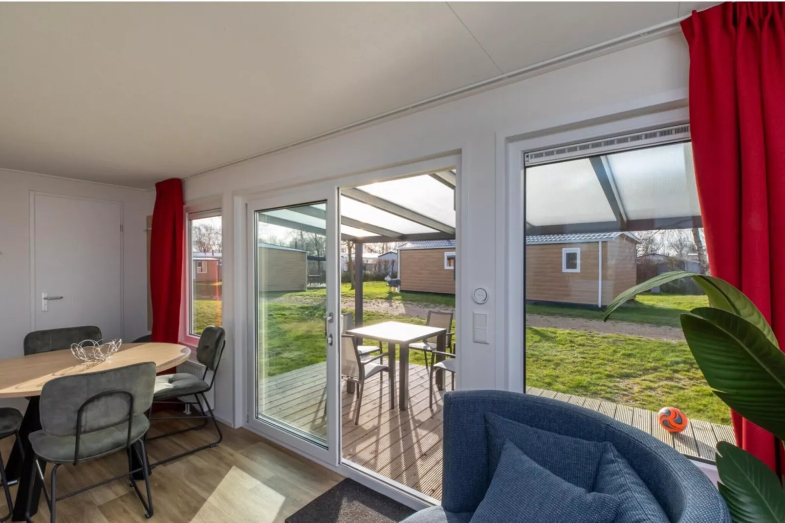 Chalet - Camping de Duinhoeve 'Bosdier'-Woonkamer