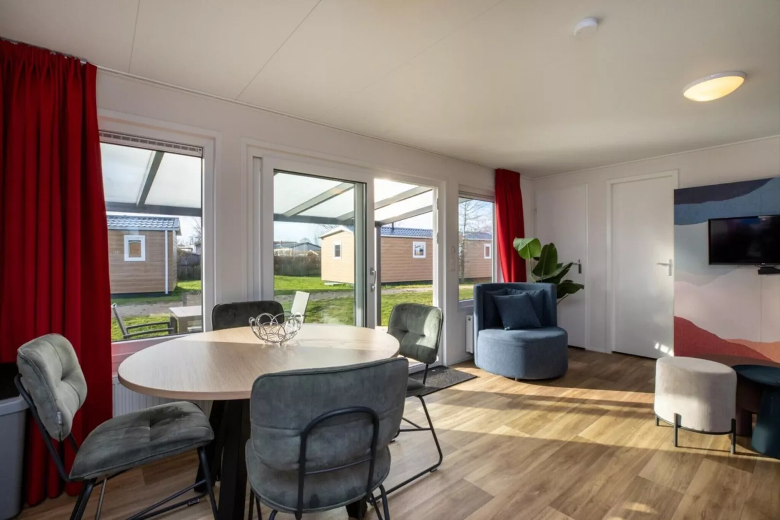 Chalet - Camping de Duinhoeve 'Bosdier'-Eetkamer