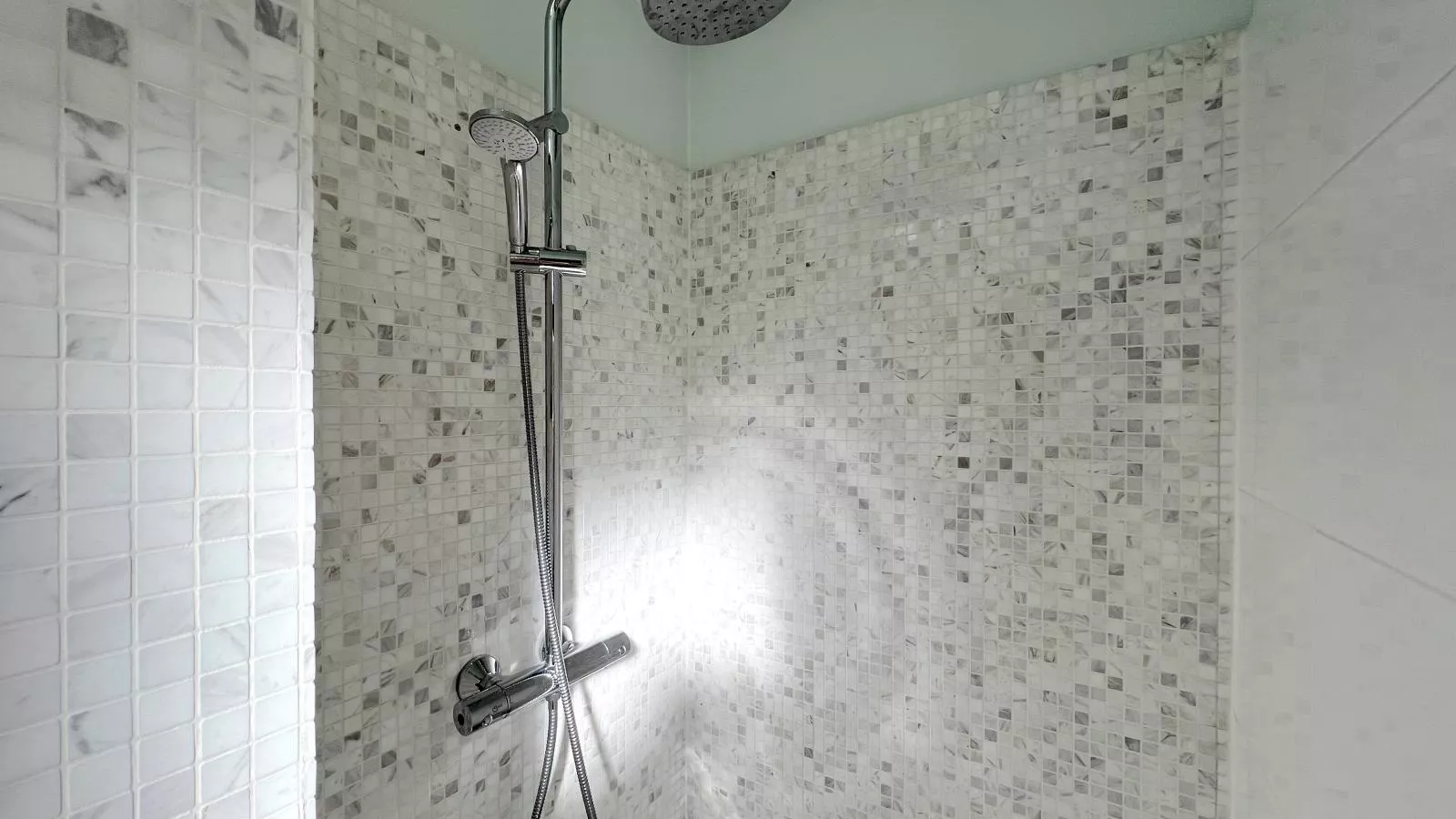 La Maison Bleue petite-Badkamer
