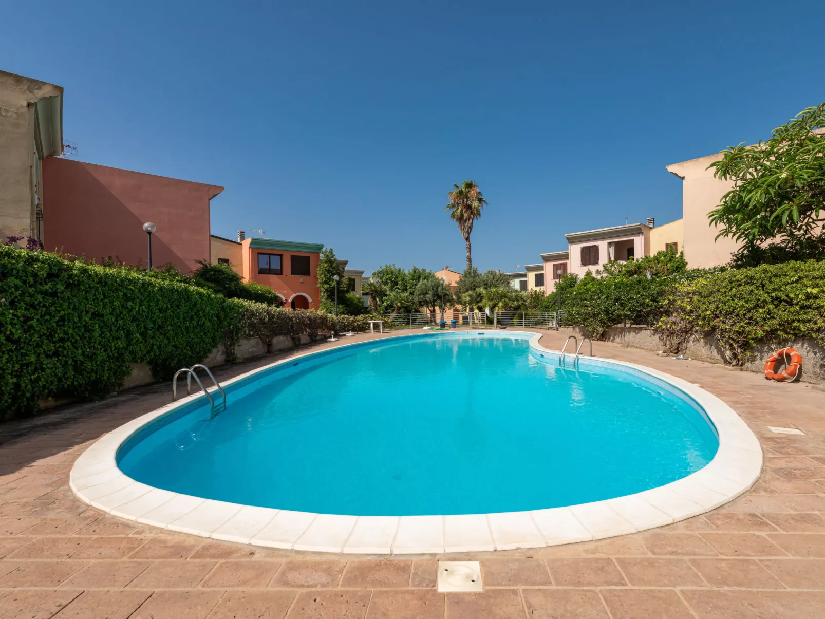Borghi Piscina-Buiten