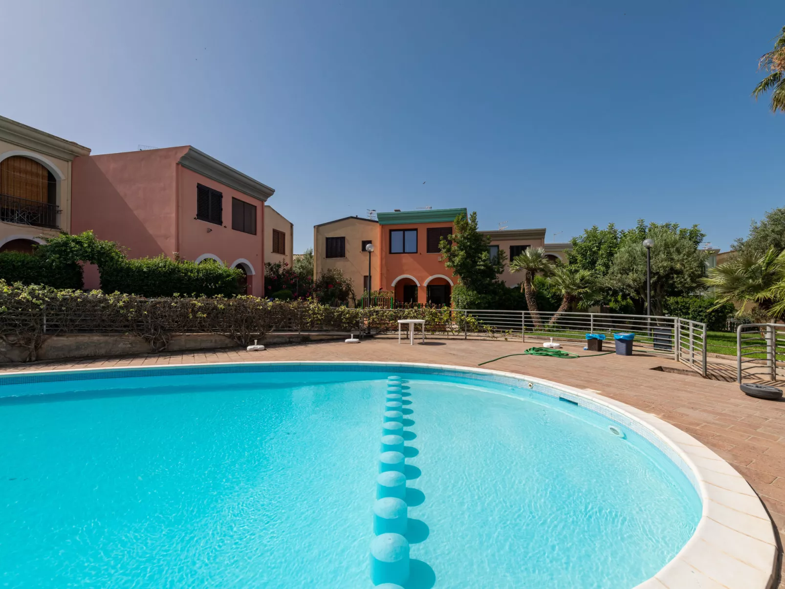 Borghi Piscina-Buiten