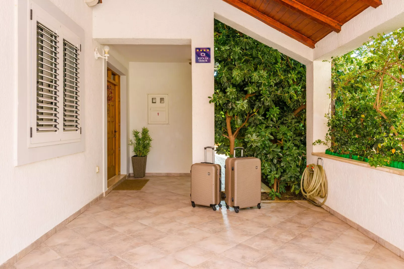 Villa Piano - Four Bedroom Villa with Terrace and Swimming Pool-Faciliteiten