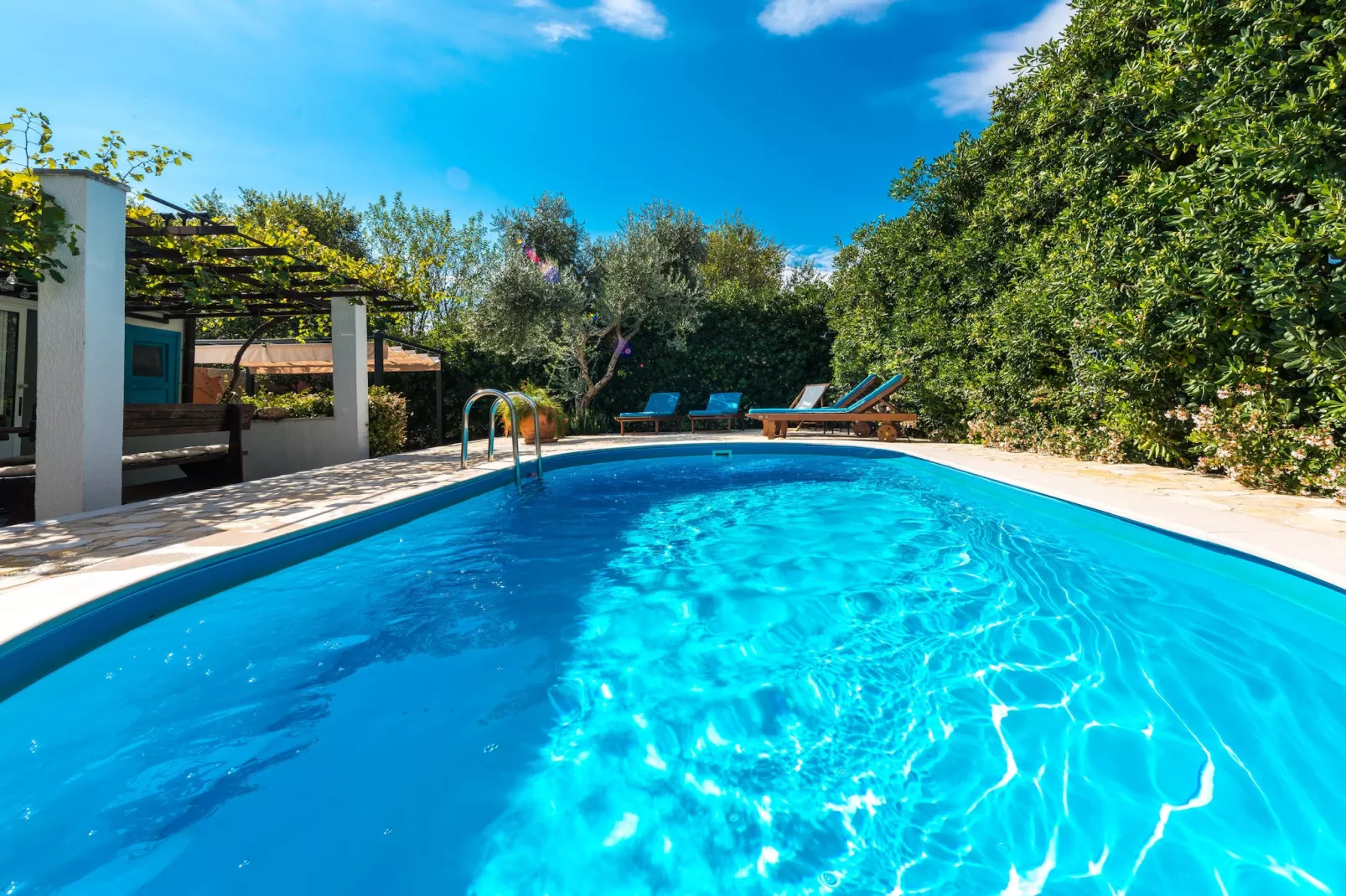 Villa Piano - Four Bedroom Villa with Terrace and Swimming Pool-Zwembad