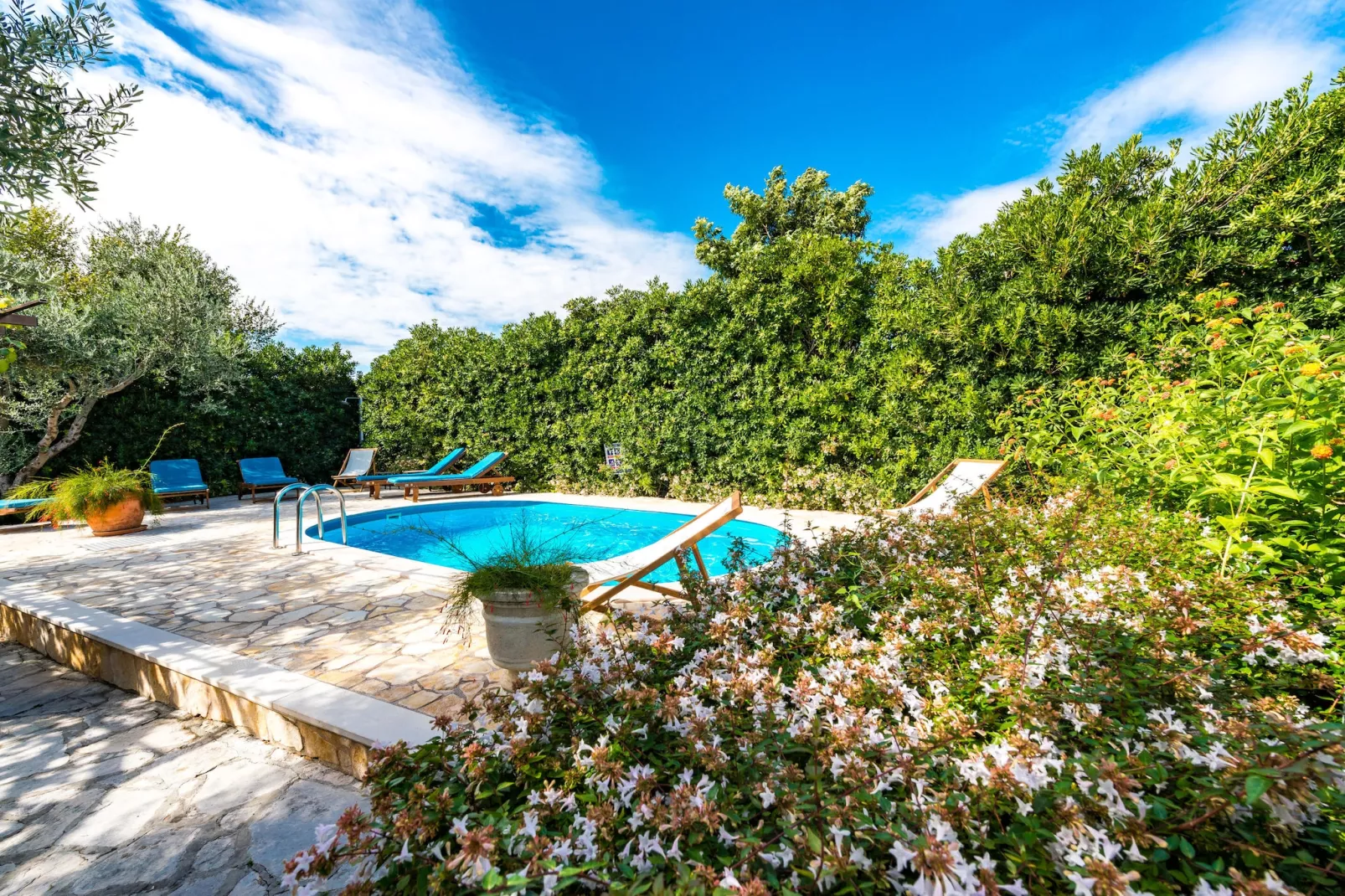 Villa Piano - Four Bedroom Villa with Terrace and Swimming Pool-Zwembad