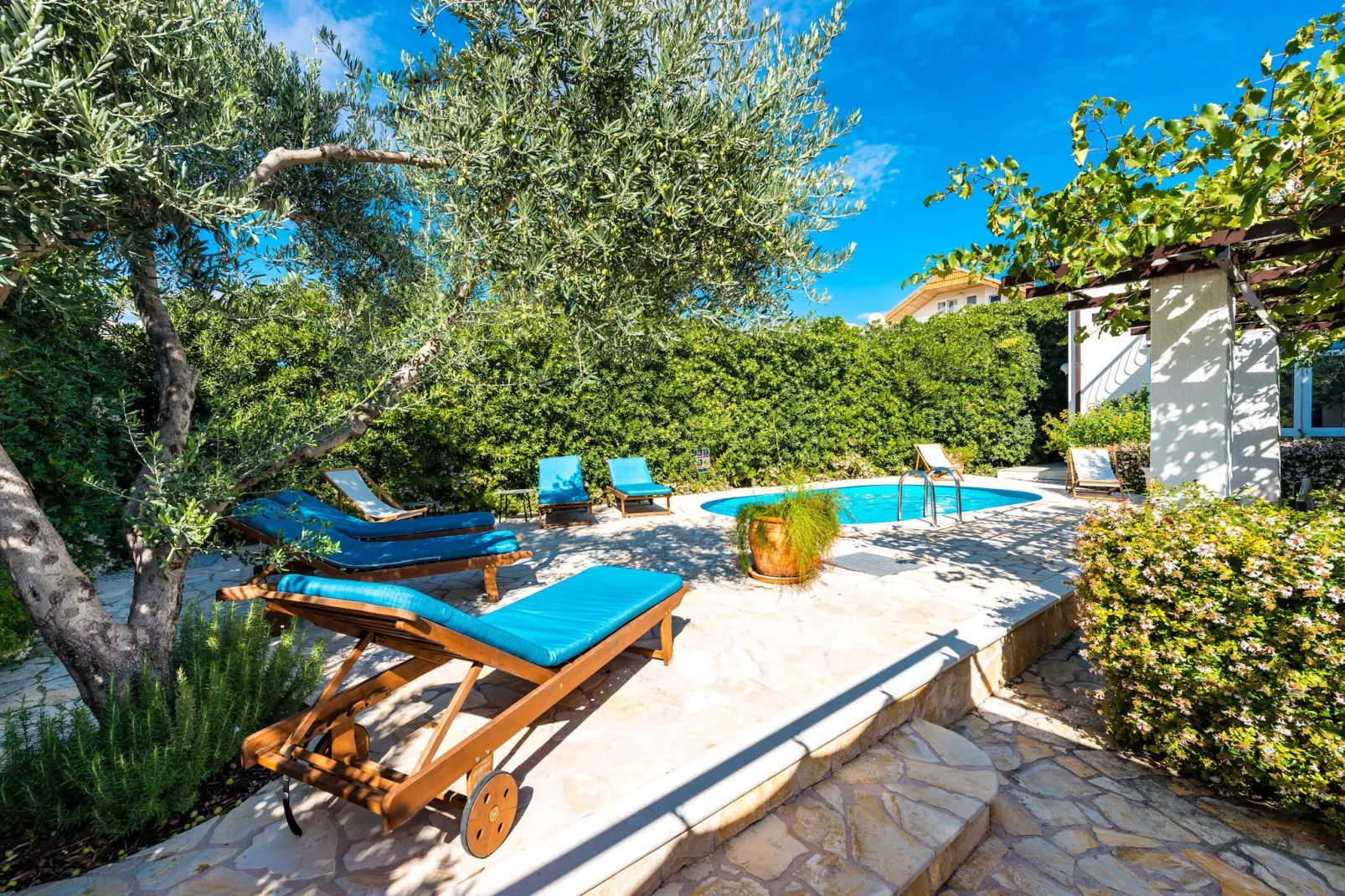 Villa Piano - Four Bedroom Villa with Terrace and Swimming Pool-Zwembad