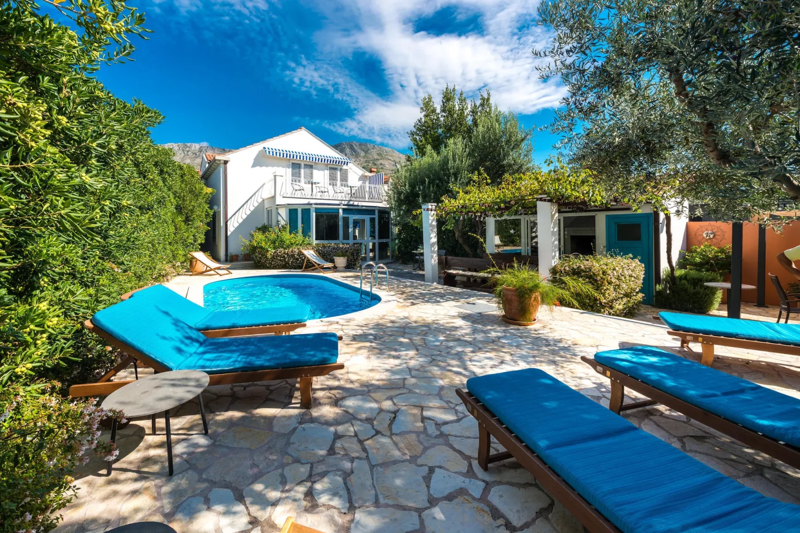 Villa Piano - Four Bedroom Villa with Terrace and Swimming Pool-Terras