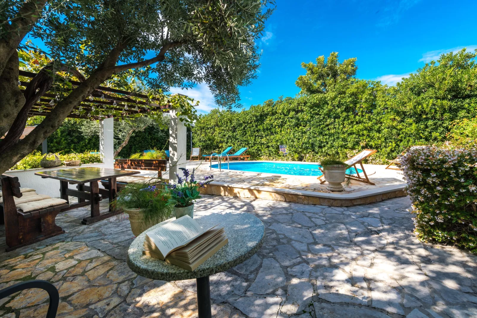 Villa Piano - Four Bedroom Villa with Terrace and Swimming Pool-Terras