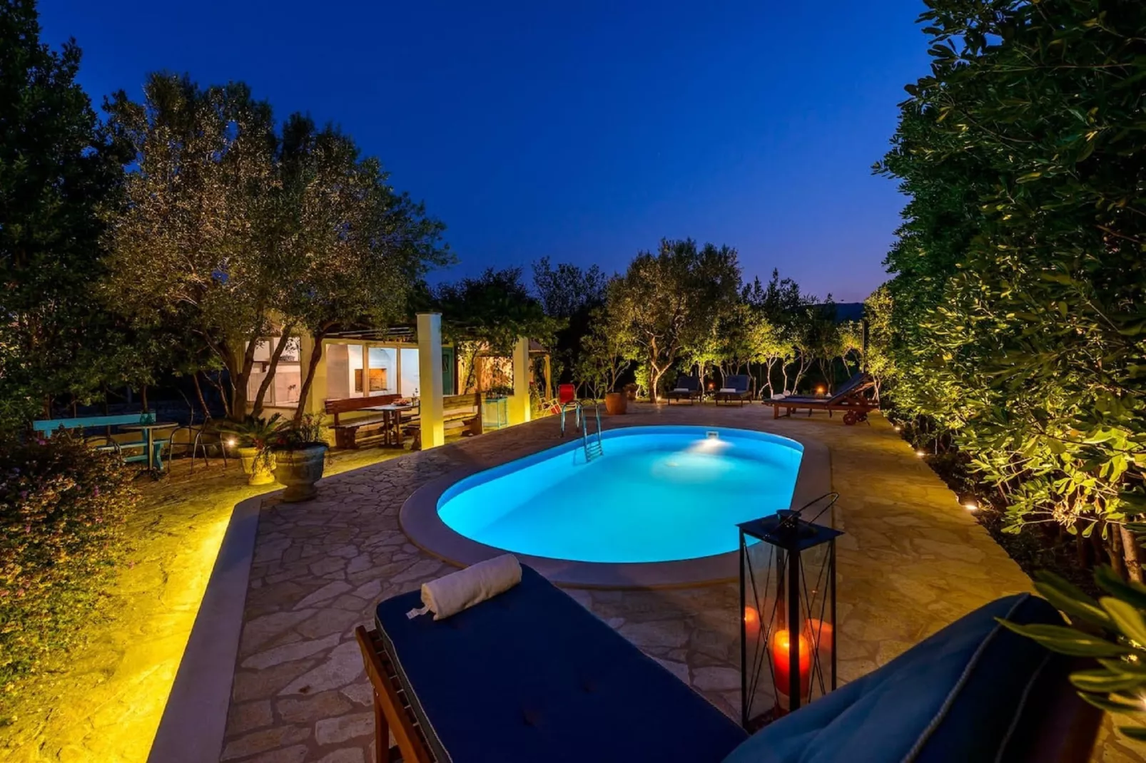 Villa Piano - Four Bedroom Villa with Terrace and Swimming Pool-Terras