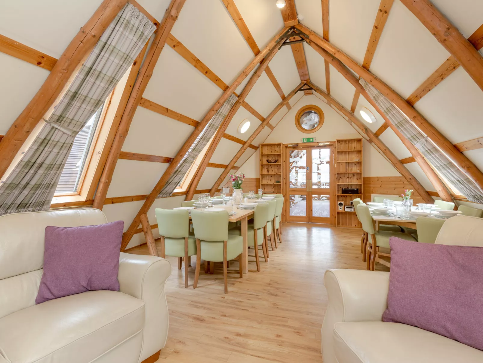 Rabbie Burns Lodge-Binnen