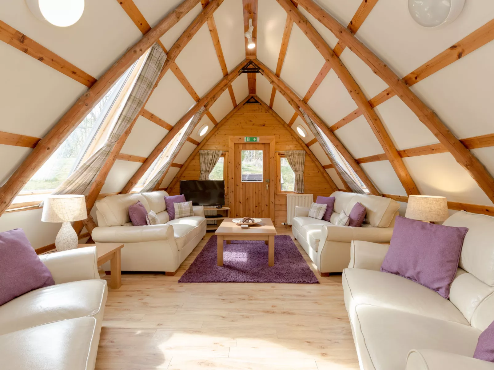 Rabbie Burns Lodge-Binnen