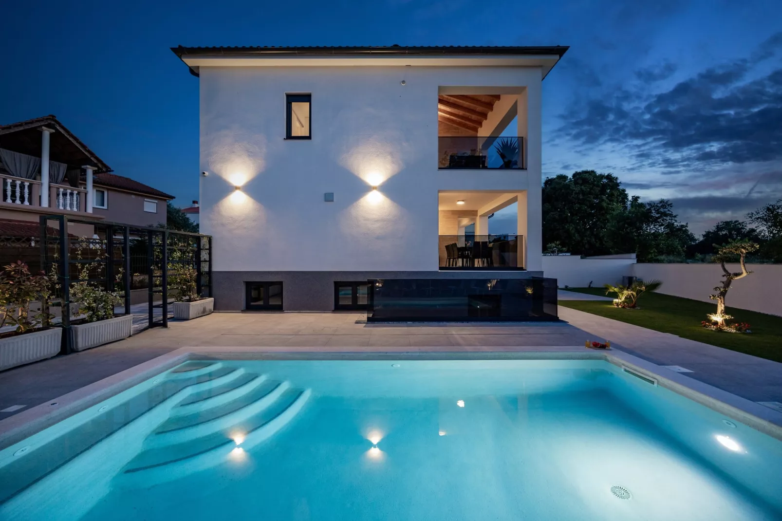 Villa Antares - Luxurious Vacation Oasis-Buitenkant zomer