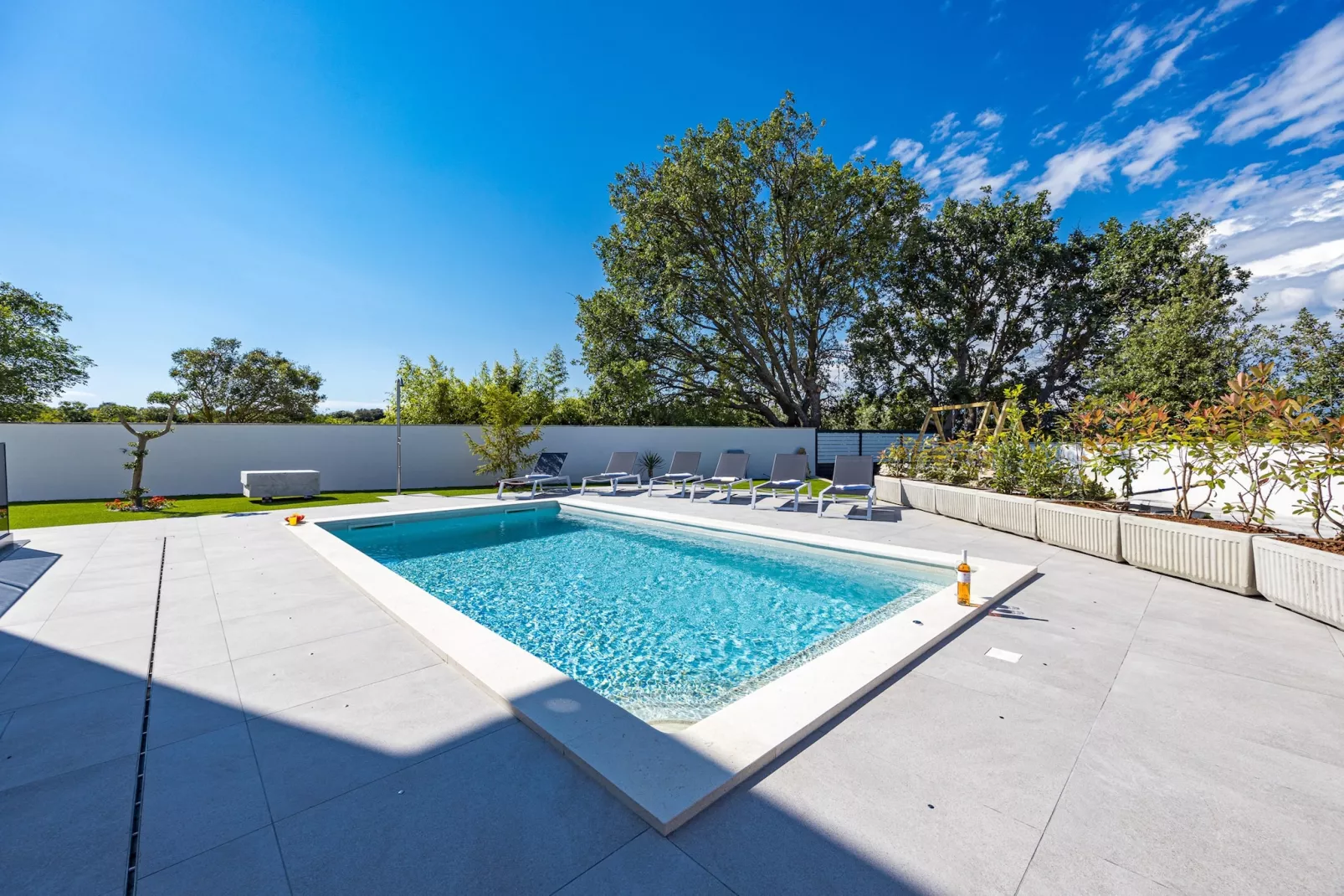 Villa Antares - Luxurious Vacation Oasis-Zwembad