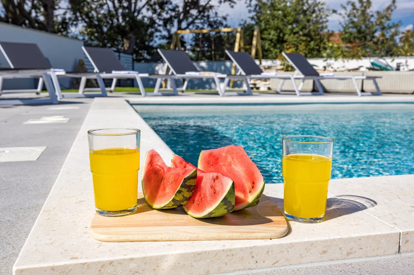 Villa Antares - Luxurious Vacation Oasis-Zwembad