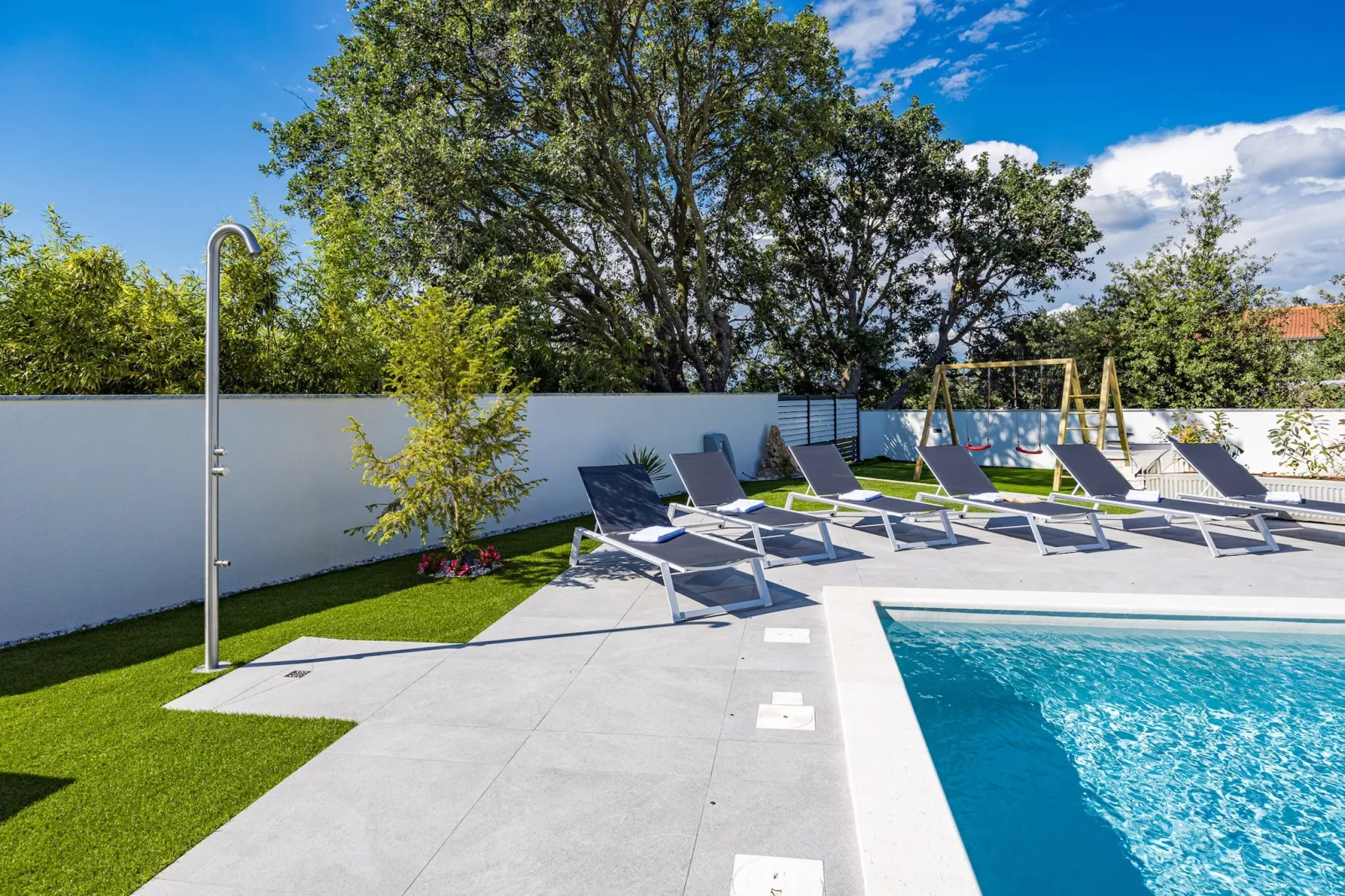 Villa Antares - Luxurious Vacation Oasis-Zwembad