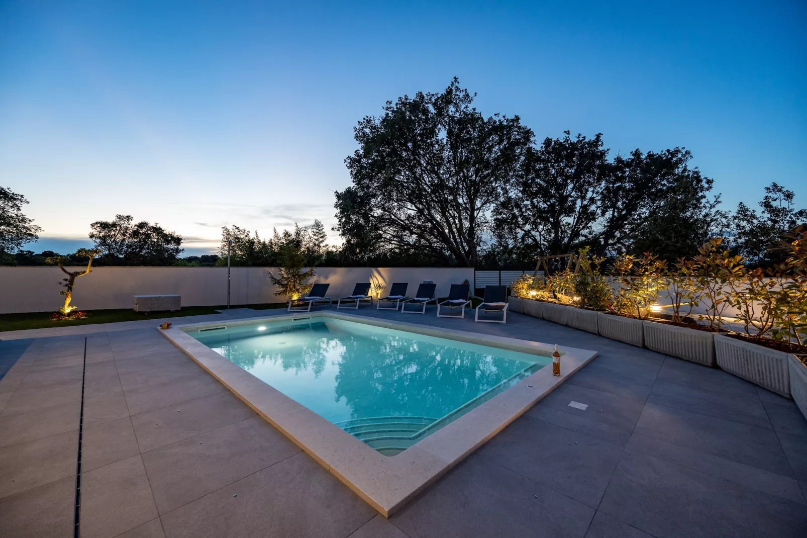 Villa Antares - Luxurious Vacation Oasis-Zwembad