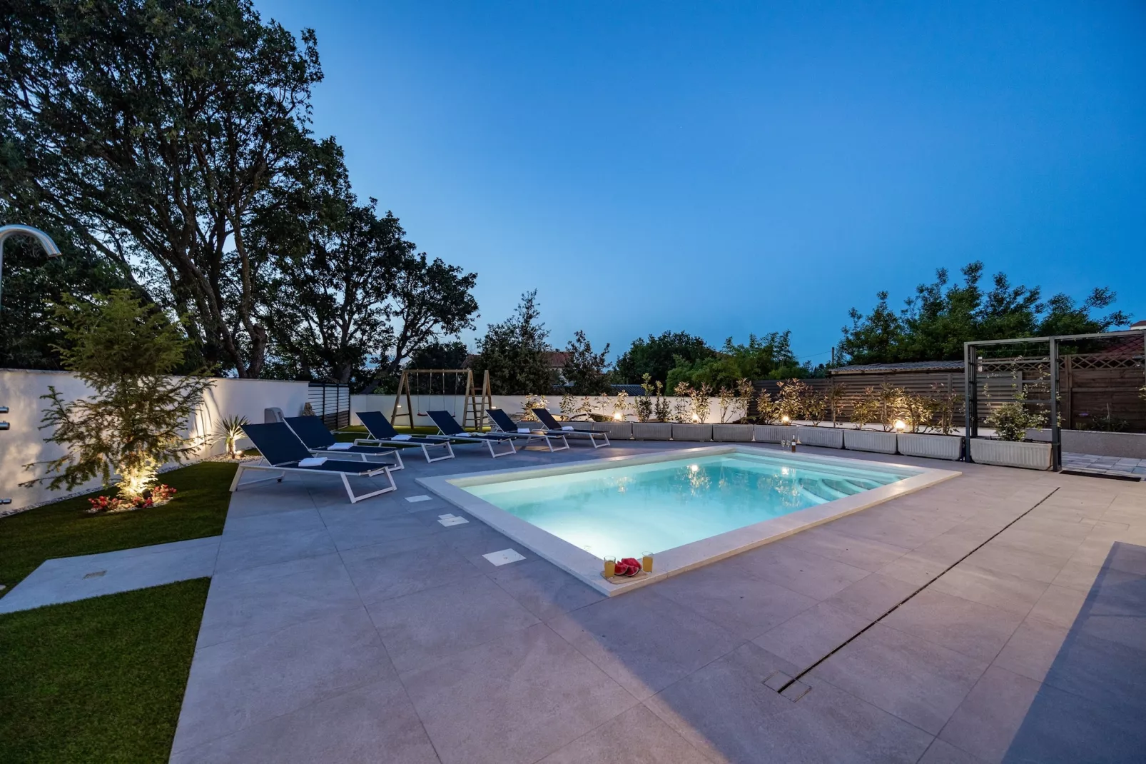 Villa Antares - Luxurious Vacation Oasis-Zwembad