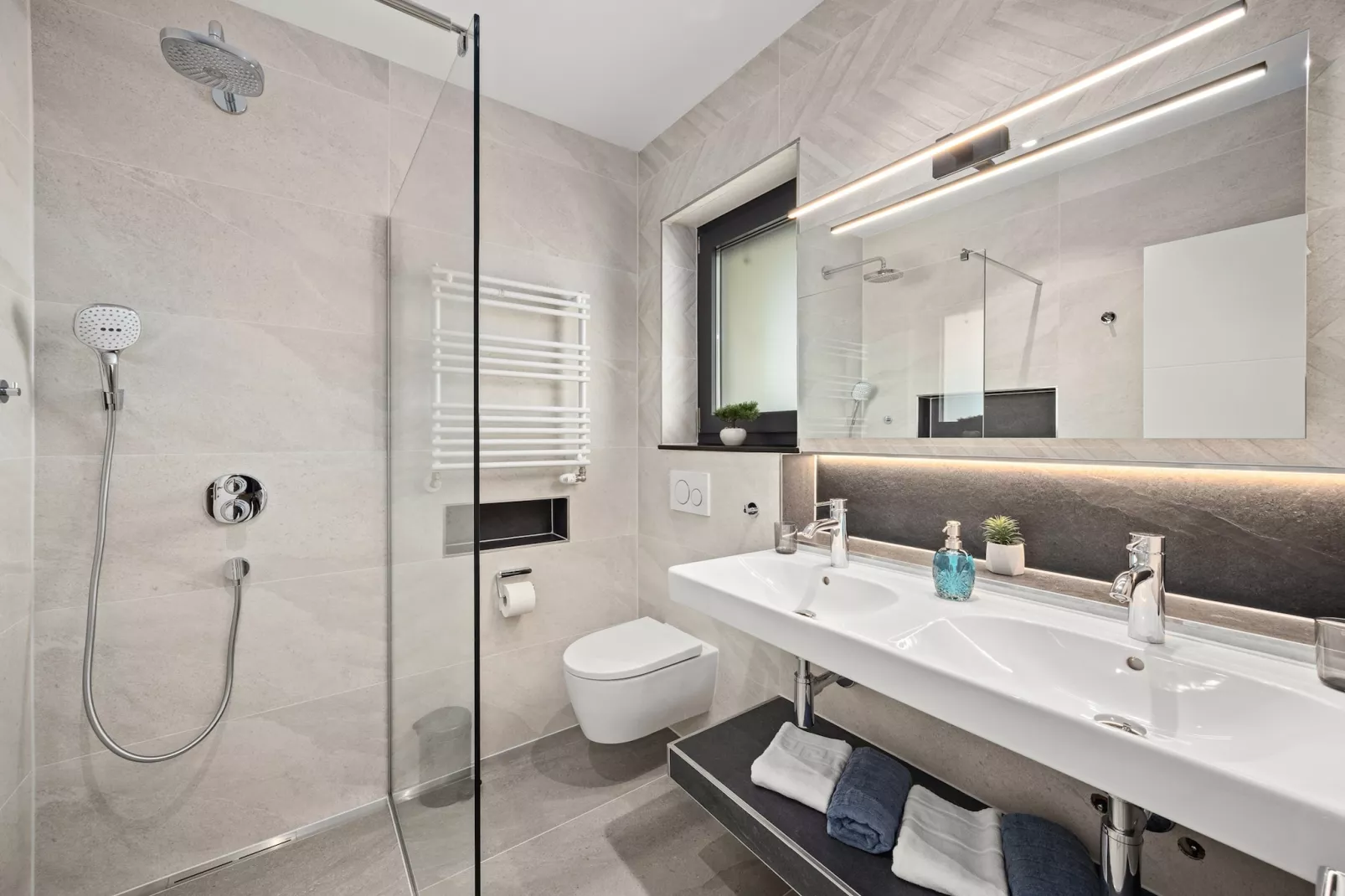 Villa Antares - Luxurious Vacation Oasis-Badkamer