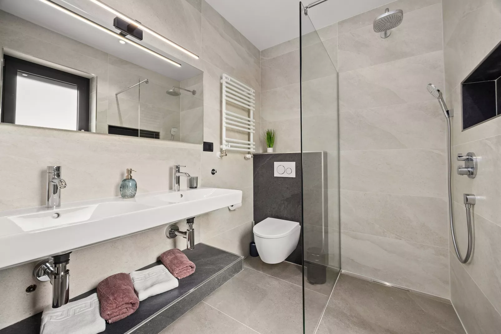 Villa Antares - Luxurious Vacation Oasis-Badkamer