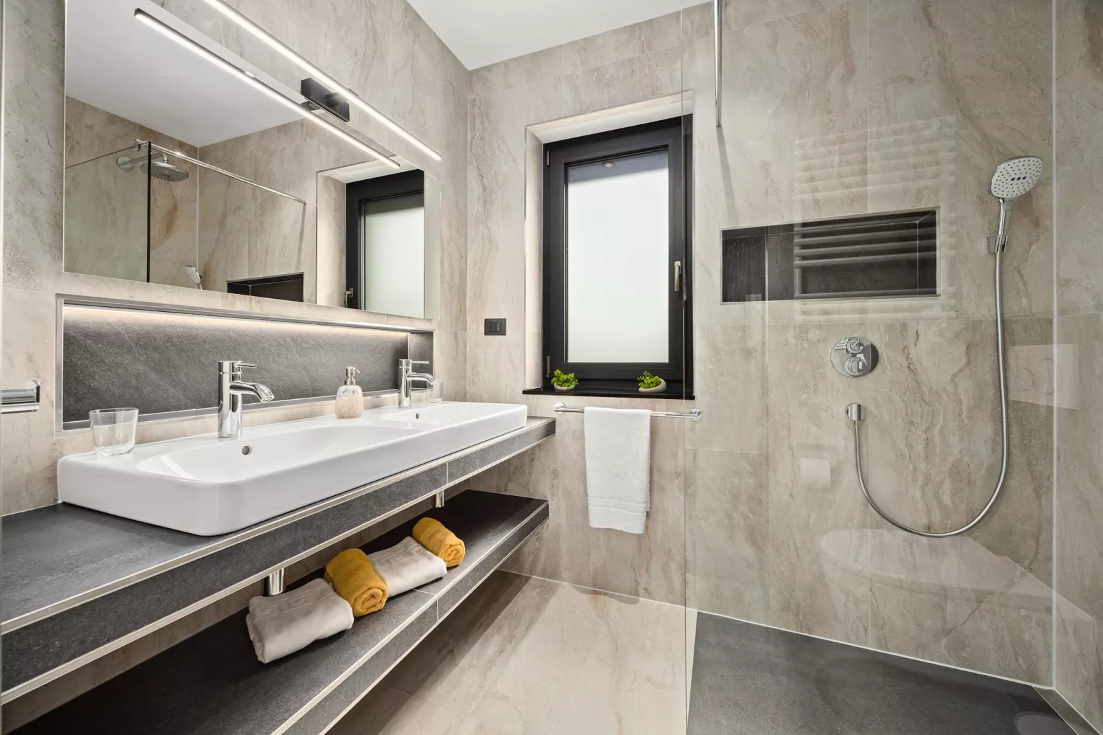 Villa Antares - Luxurious Vacation Oasis-Badkamer