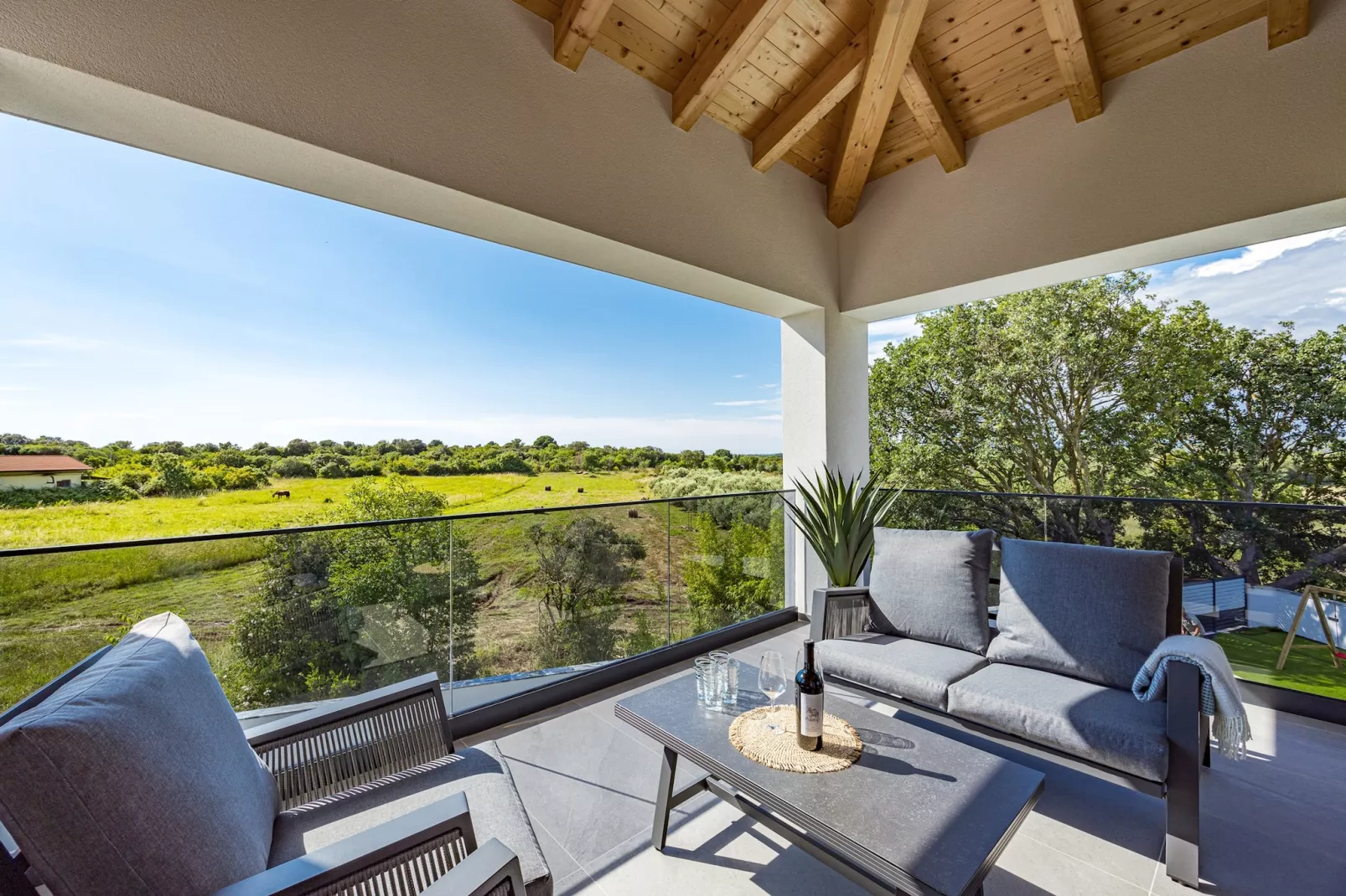 Villa Antares - Luxurious Vacation Oasis-Terrasbalkon