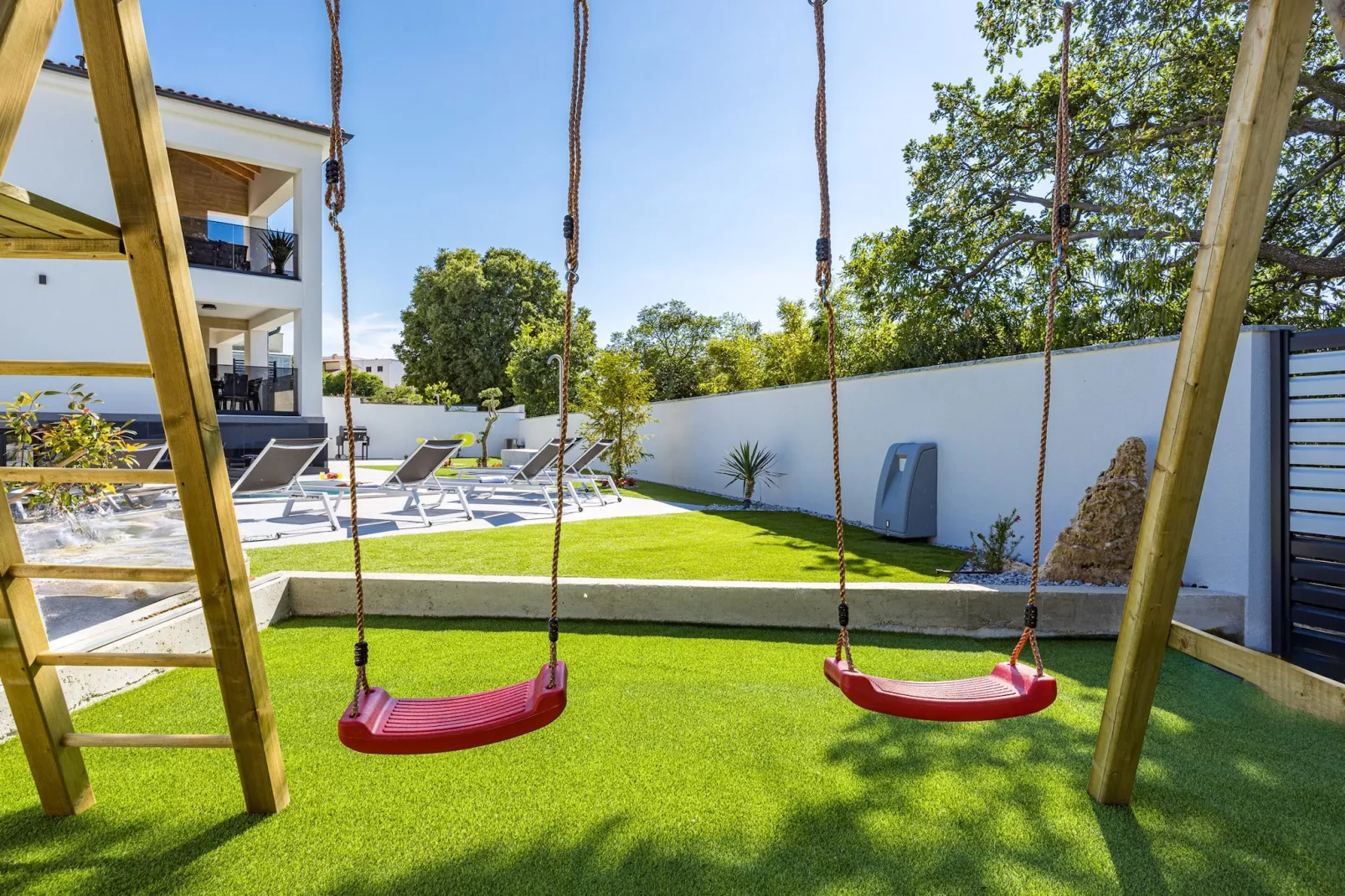 Villa Antares - Luxurious Vacation Oasis