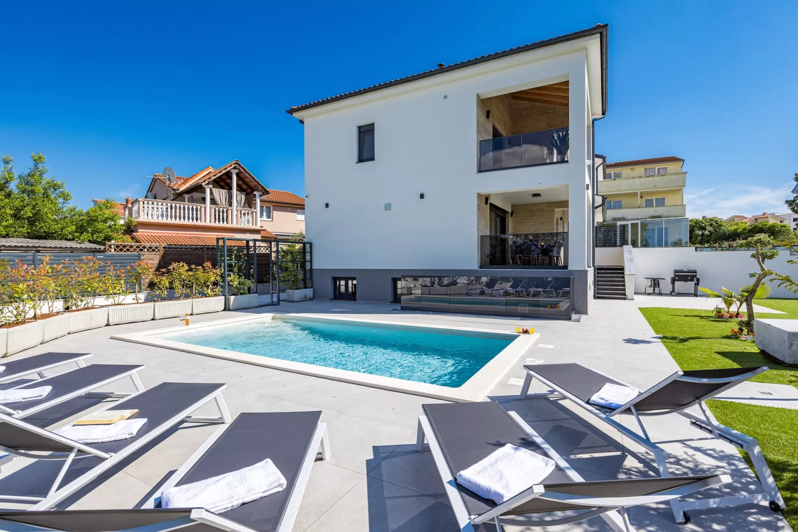 Villa Antares - Luxurious Vacation Oasis-Buitenlucht