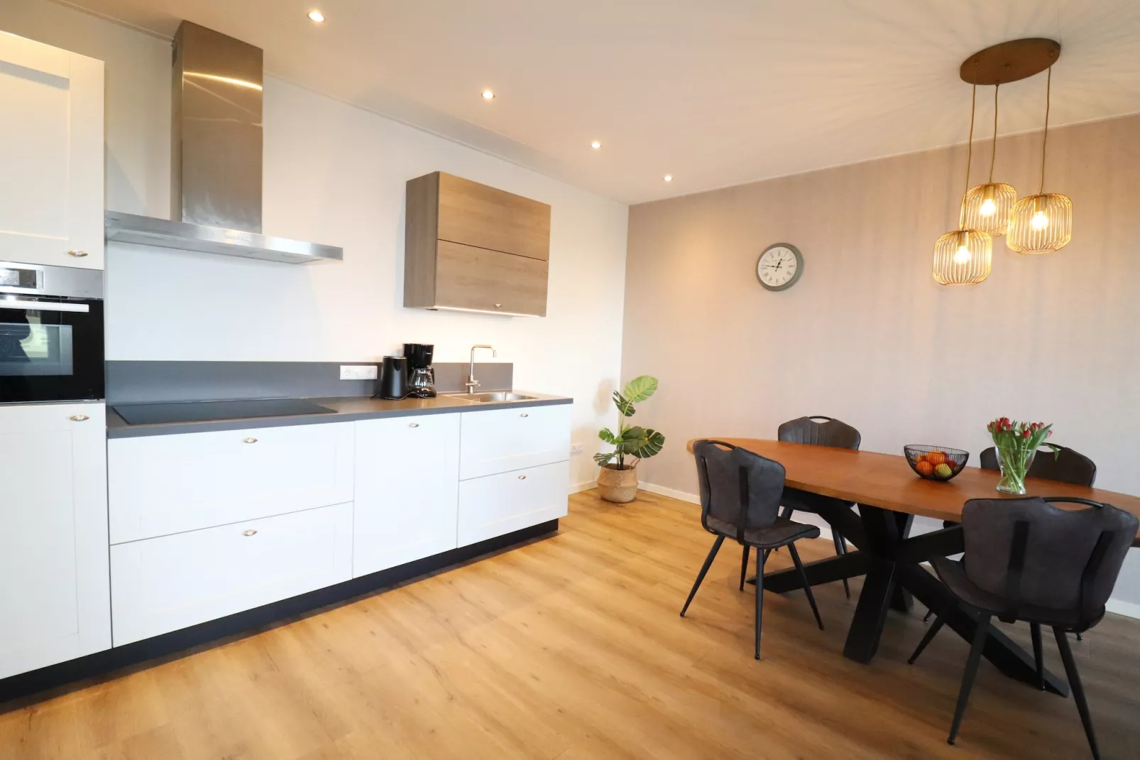 Berkenhof appartment-Eetkamer