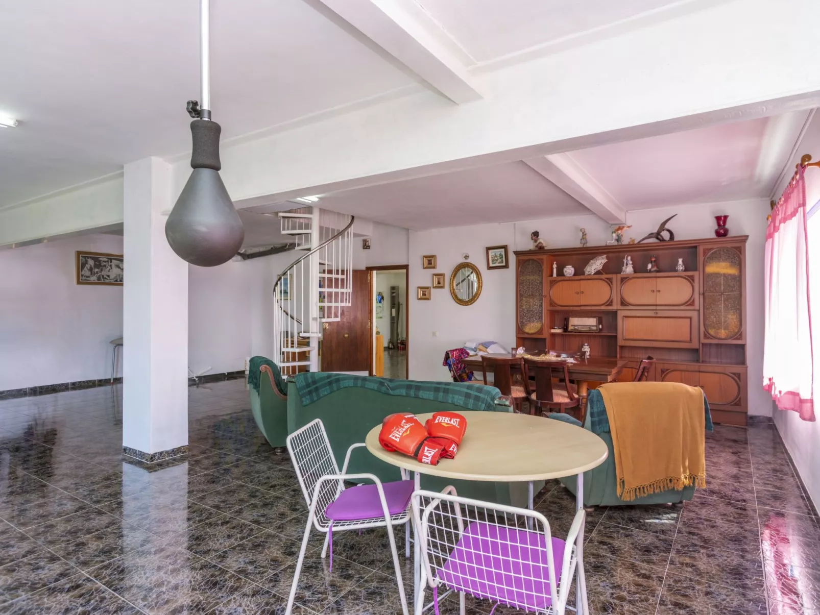 Villa Pedro-Binnen