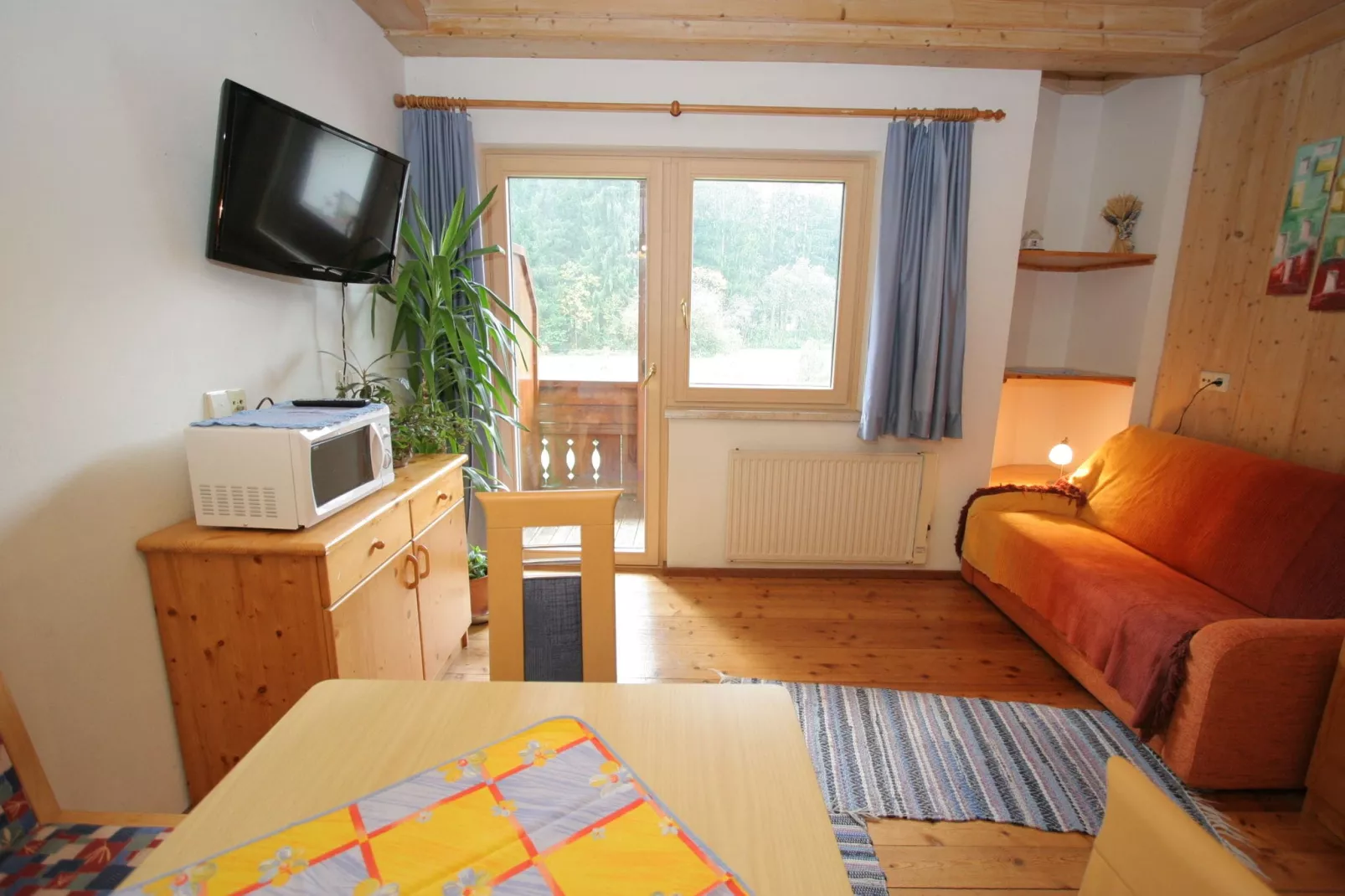 Gästehaus Pernull - Apartment 38qm mit Card Sommer-Woonkamer