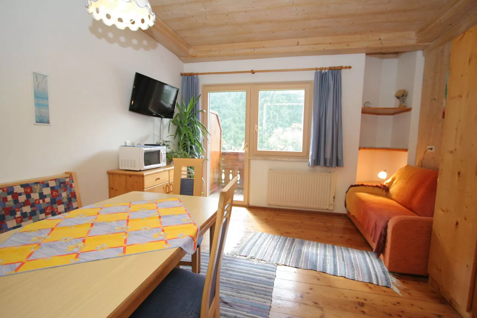 Gästehaus Pernull - Apartment 38qm mit Card Sommer-Woonkamer