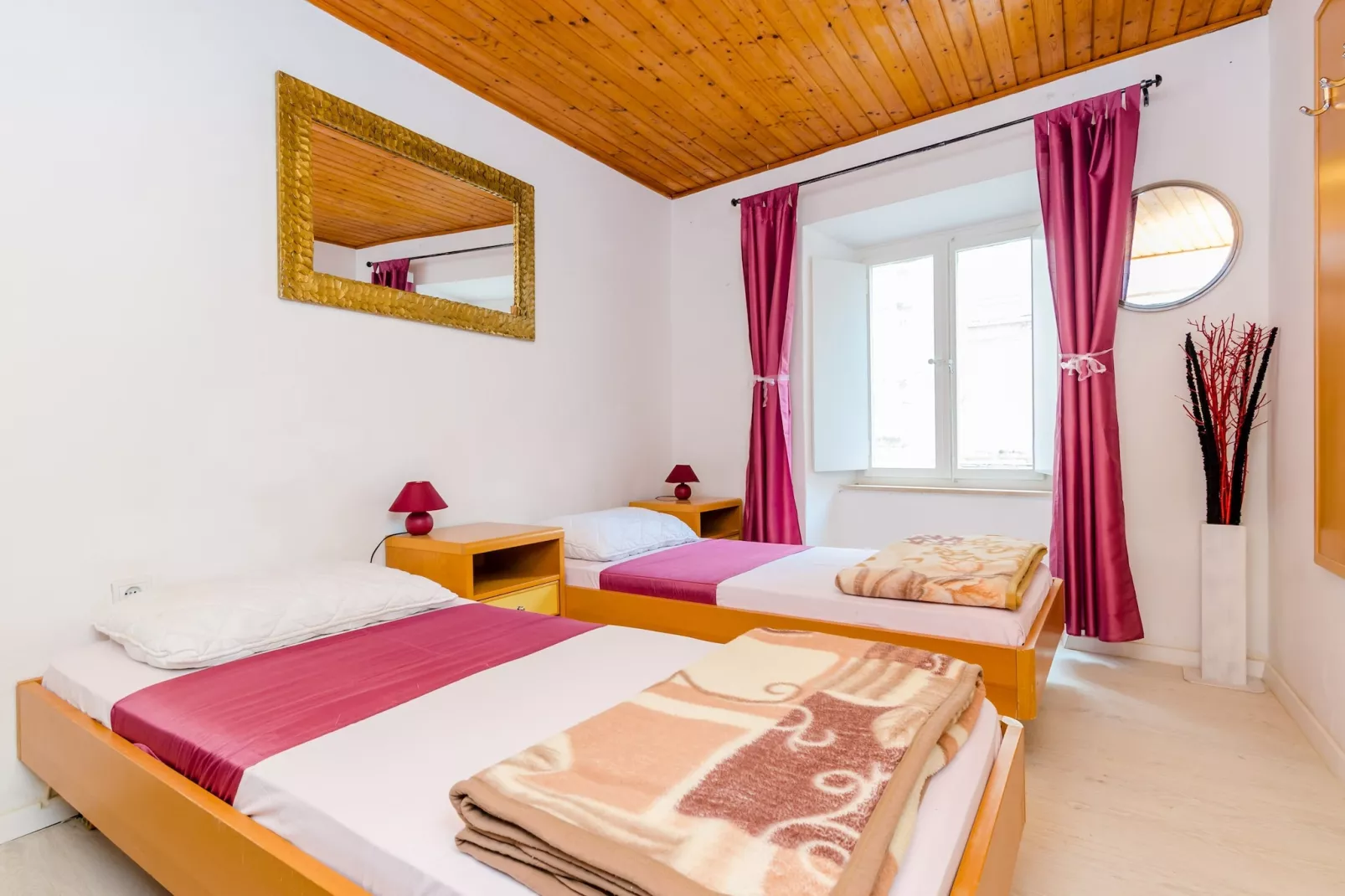 Rooms Jozomare - Standard Twin Room with Shared Bathroom (First floor)-Binnen