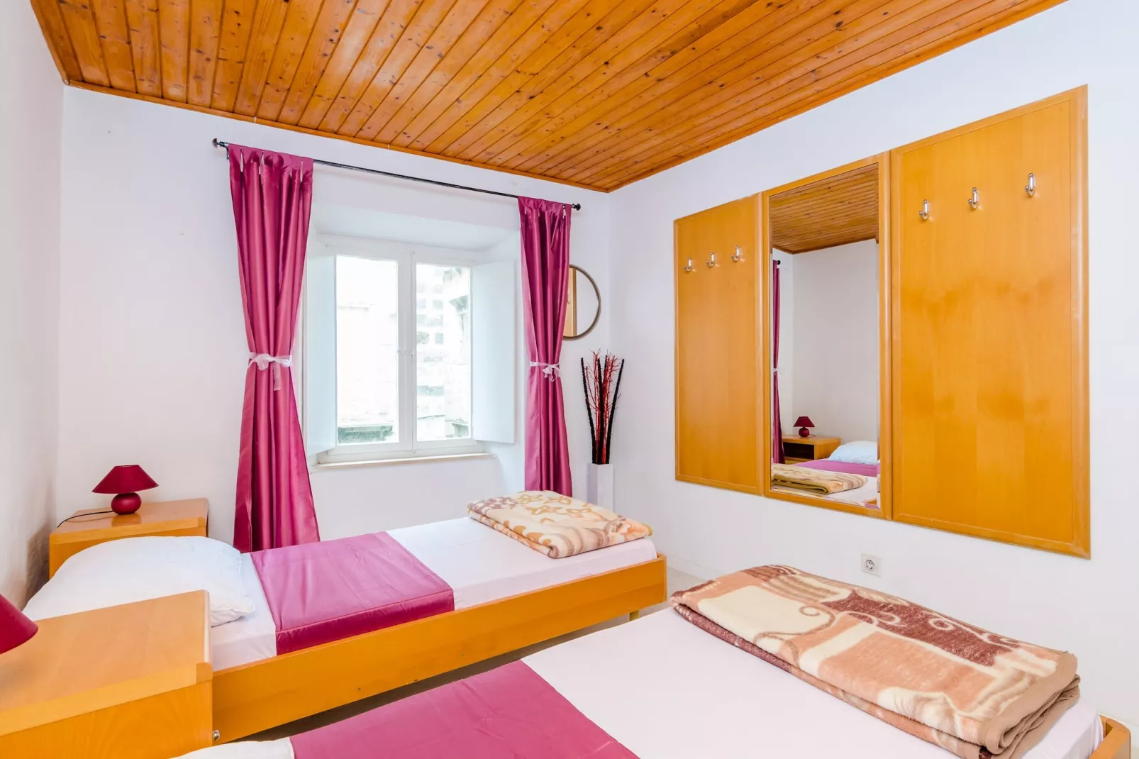 Rooms Jozomare - Standard Twin Room with Shared Bathroom (First floor)-Binnen