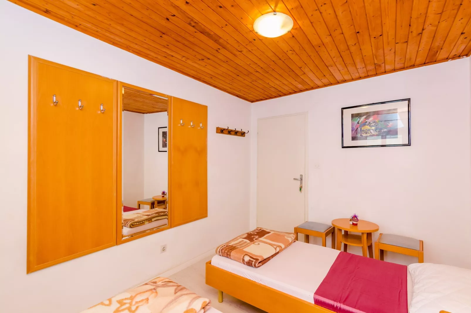 Rooms Jozomare - Standard Twin Room with Shared Bathroom (First floor)-Binnen