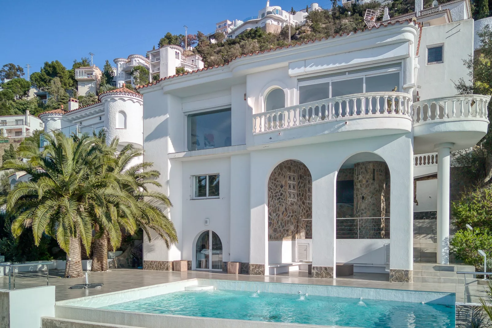 VILLA LOU-Buitenkant zomer